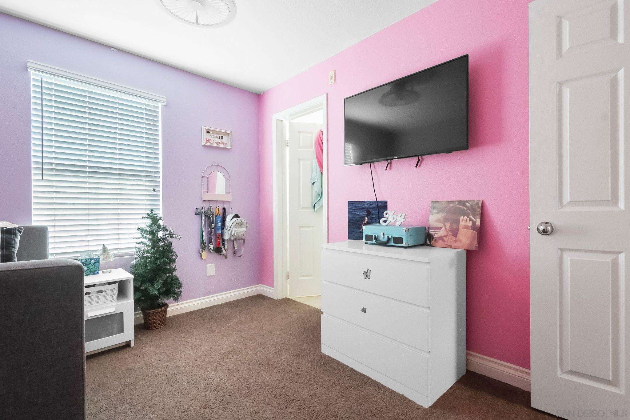 Detail Gallery Image 33 of 48 For 10240  Daybreak Ln  #2,  Santee,  CA 92071 - 3 Beds | 3/1 Baths