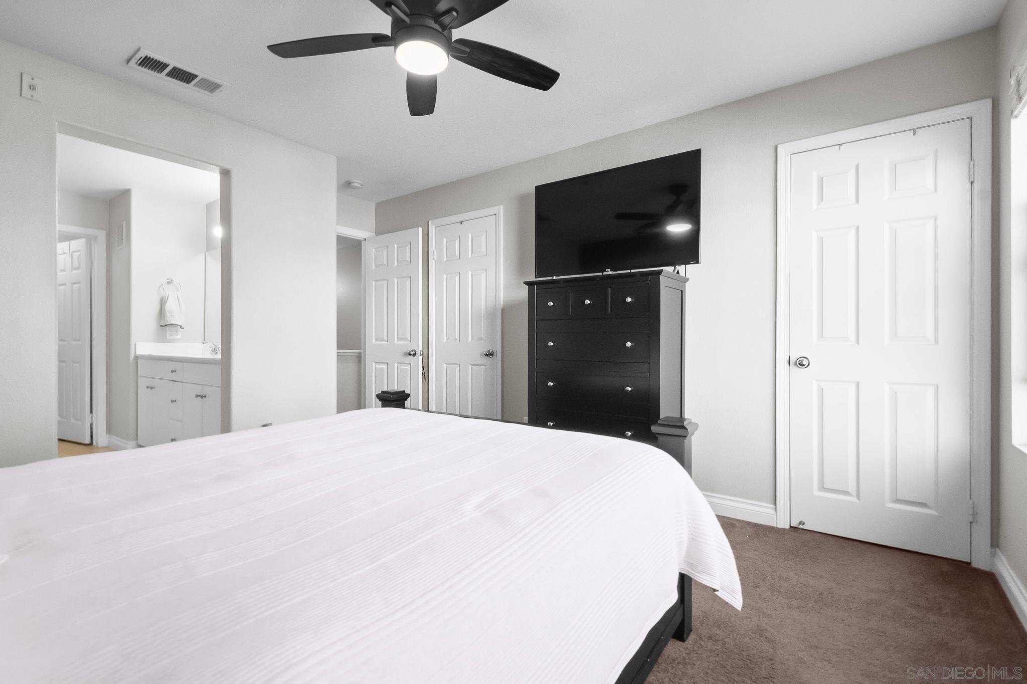 Detail Gallery Image 38 of 48 For 10240  Daybreak Ln  #2,  Santee,  CA 92071 - 3 Beds | 3/1 Baths