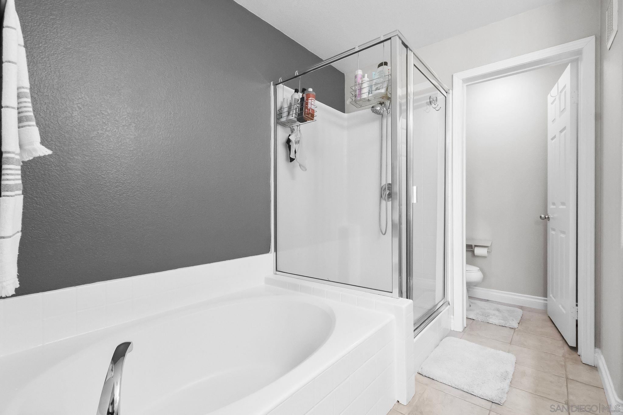 Detail Gallery Image 44 of 48 For 10240  Daybreak Ln  #2,  Santee,  CA 92071 - 3 Beds | 3/1 Baths