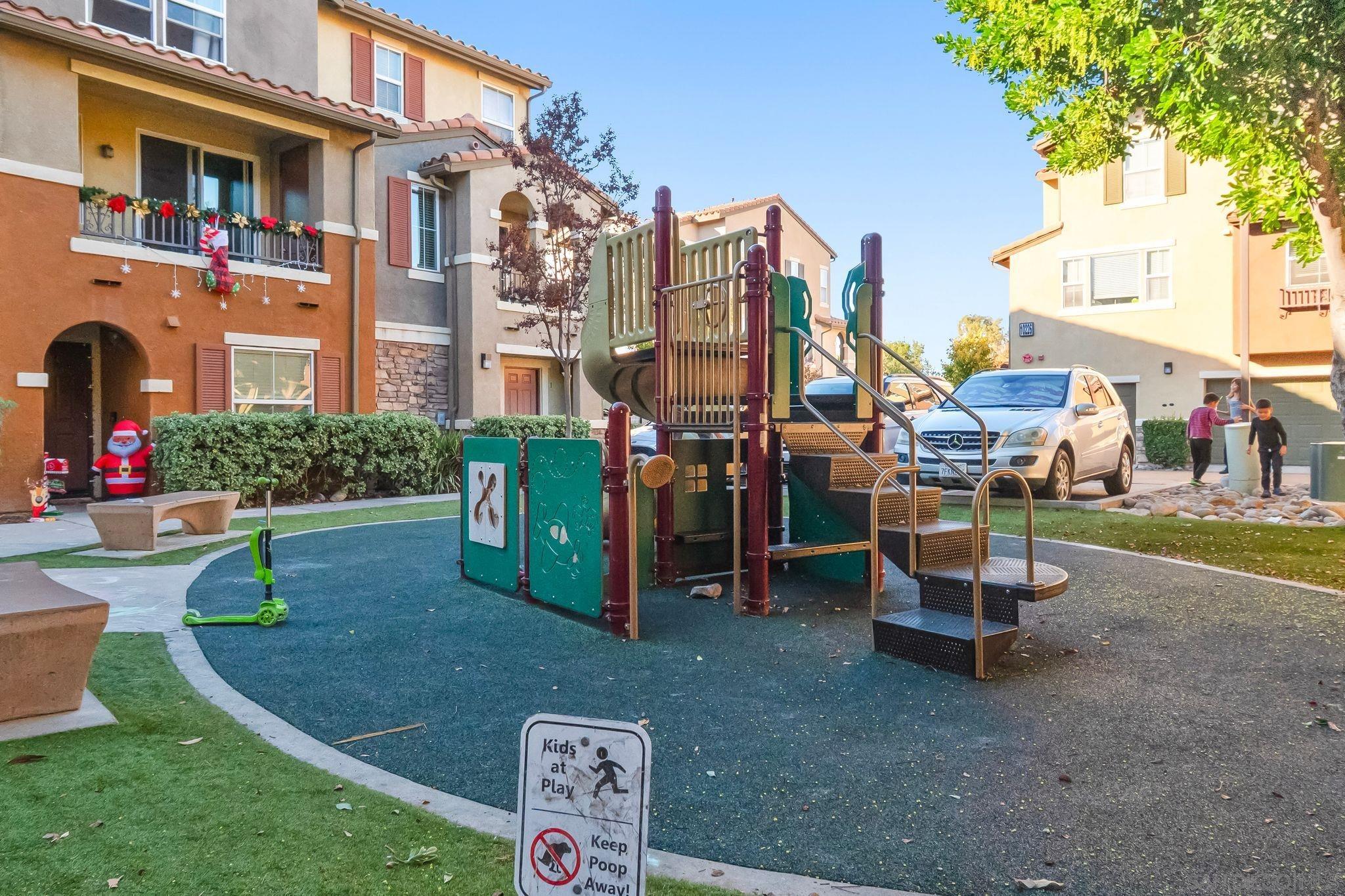 Detail Gallery Image 46 of 48 For 10240  Daybreak Ln  #2,  Santee,  CA 92071 - 3 Beds | 3/1 Baths