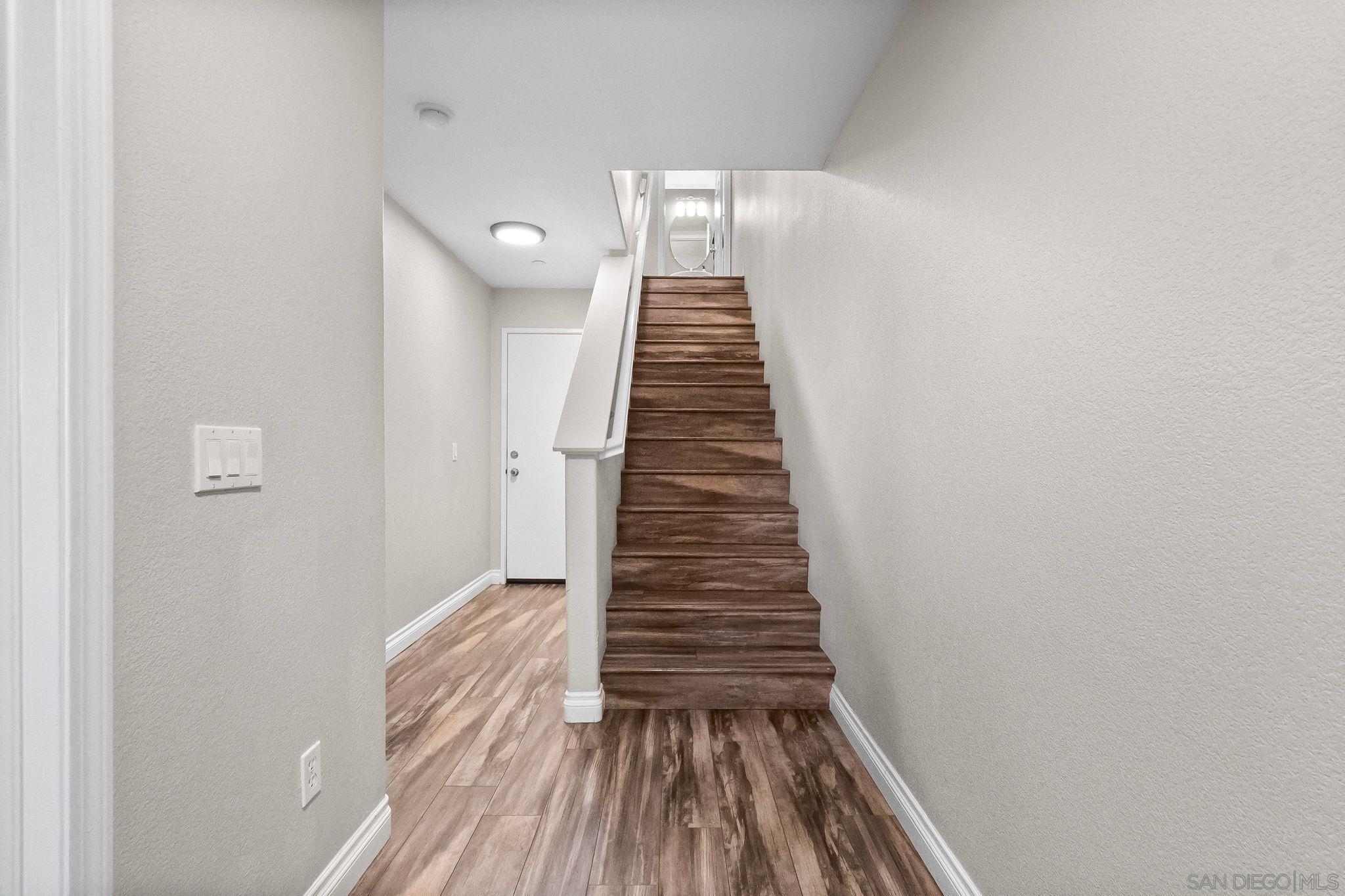 Detail Gallery Image 6 of 48 For 10240  Daybreak Ln  #2,  Santee,  CA 92071 - 3 Beds | 3/1 Baths