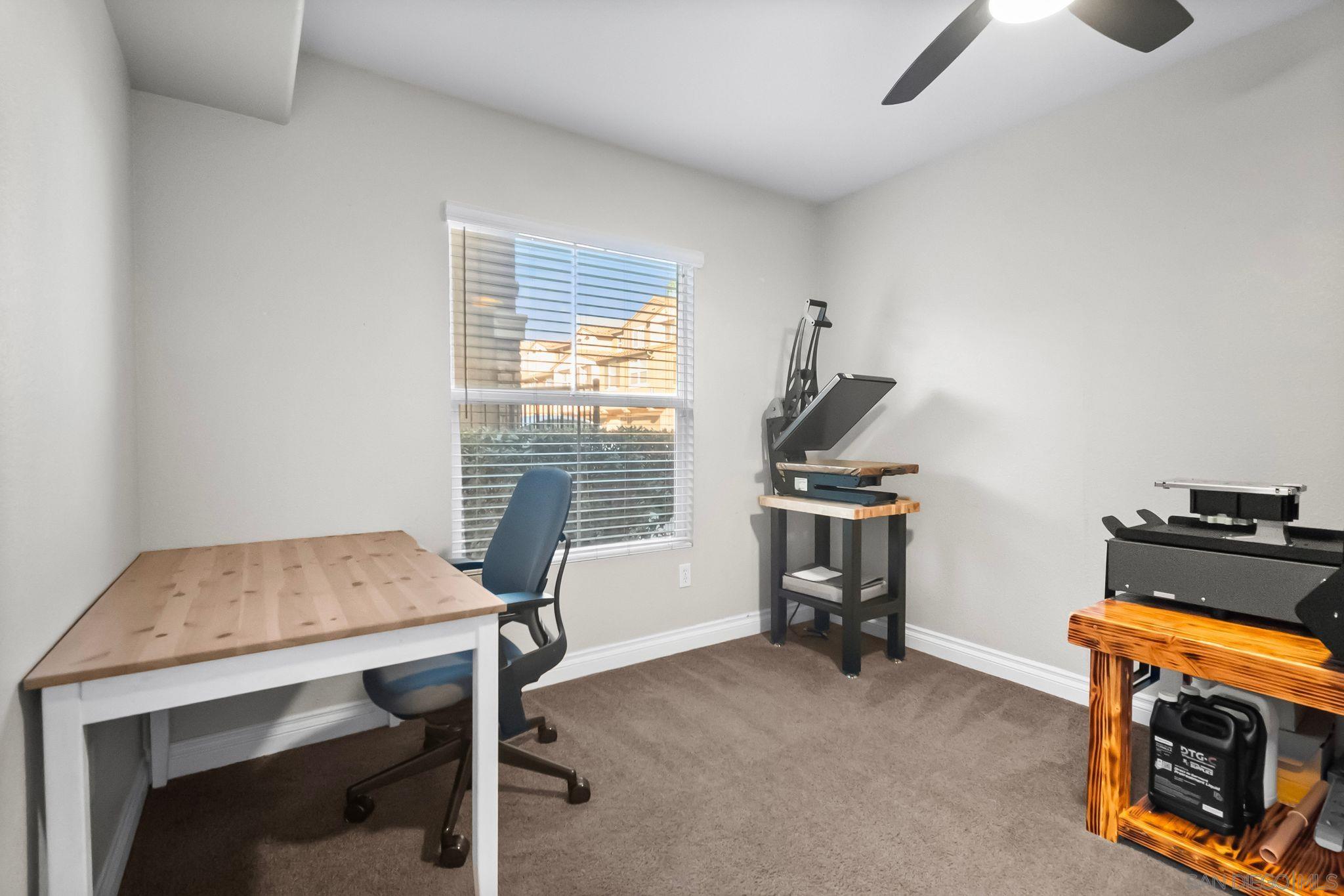 Detail Gallery Image 8 of 48 For 10240  Daybreak Ln  #2,  Santee,  CA 92071 - 3 Beds | 3/1 Baths