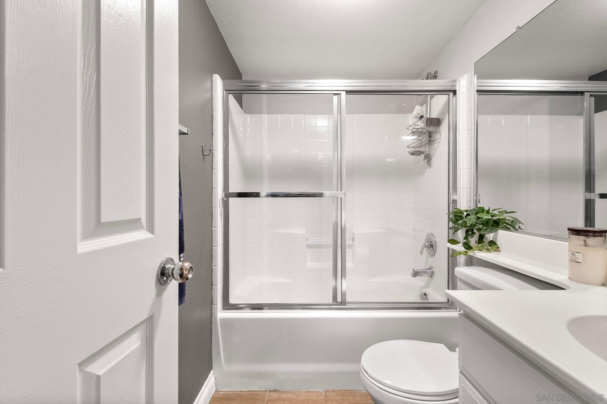 Detail Gallery Image 9 of 48 For 10240  Daybreak Ln  #2,  Santee,  CA 92071 - 3 Beds | 3/1 Baths