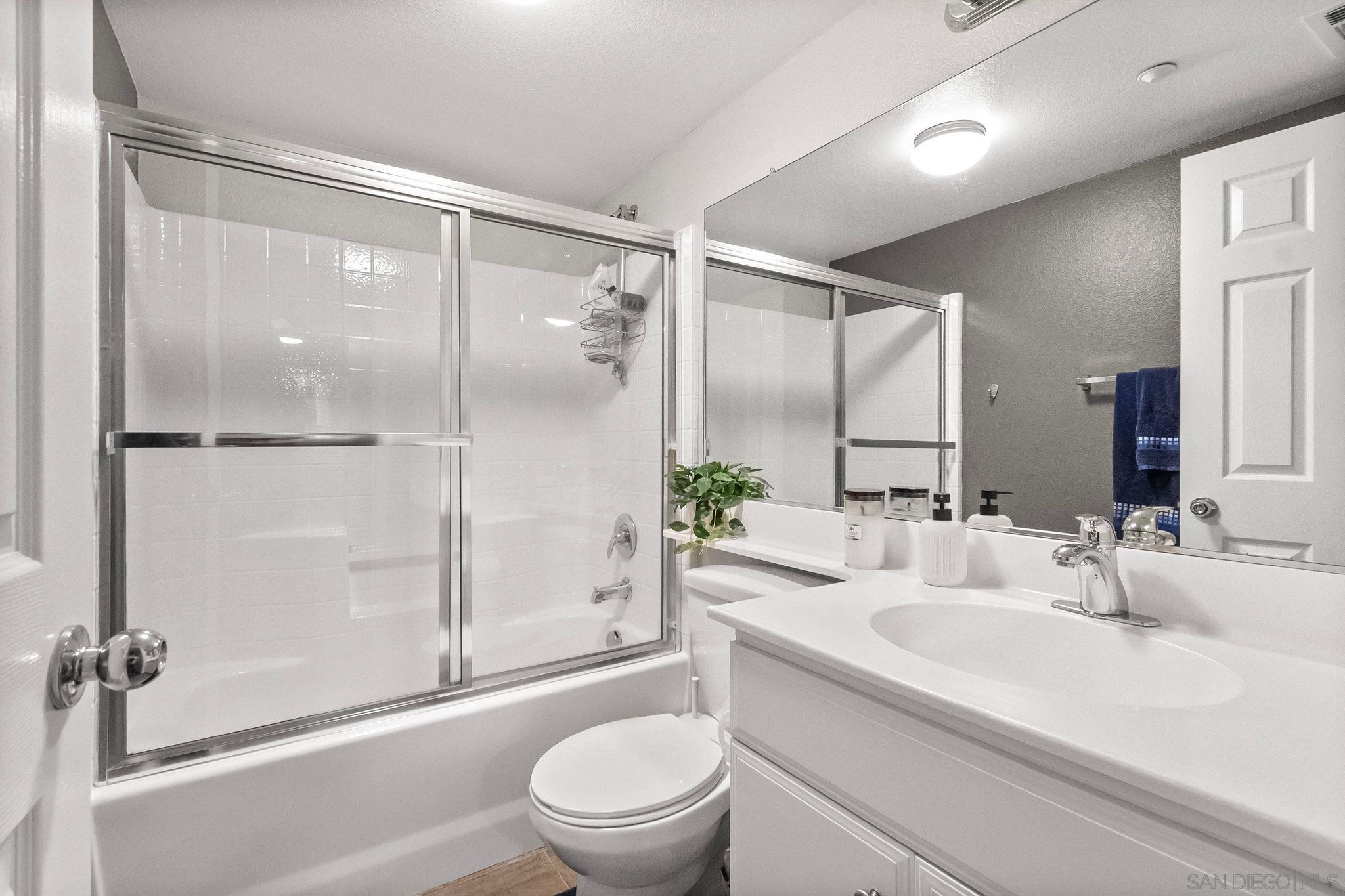 Detail Gallery Image 10 of 48 For 10240  Daybreak Ln  #2,  Santee,  CA 92071 - 3 Beds | 3/1 Baths