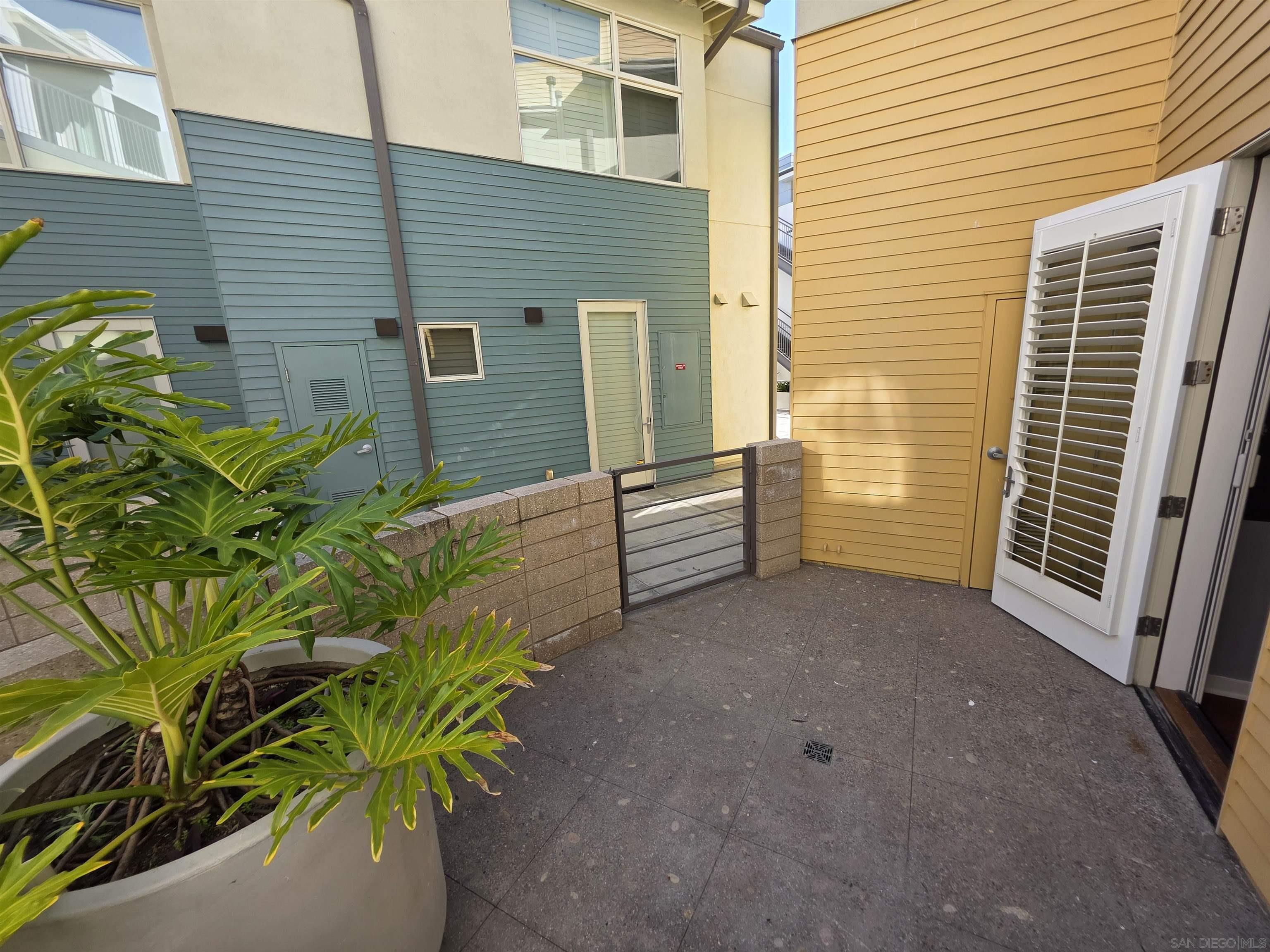 Detail Gallery Image 23 of 35 For 5448  La Jolla Blvd  F101, La Jolla,  CA 92037 - 2 Beds | 2/1 Baths