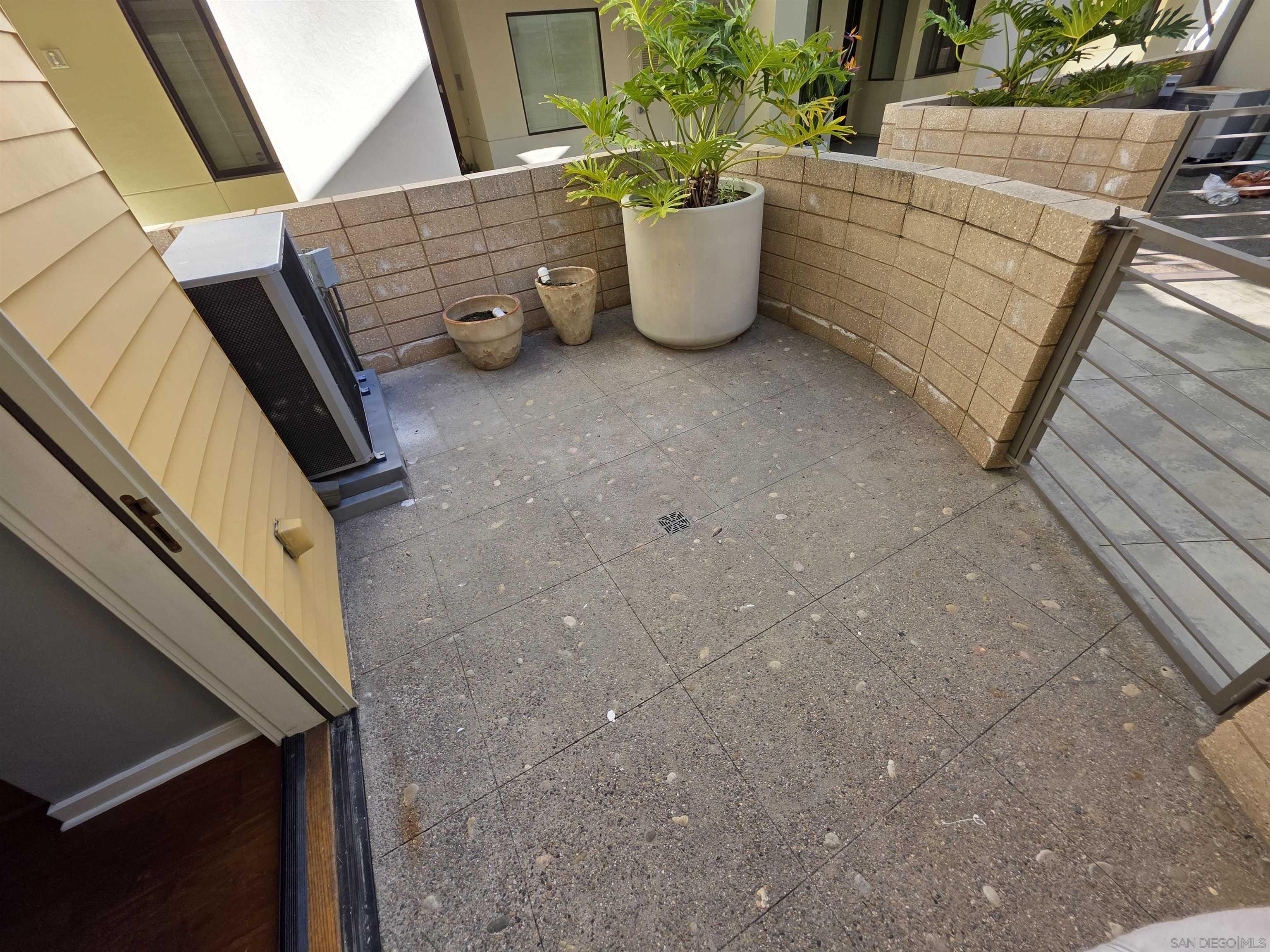 Detail Gallery Image 24 of 35 For 5448  La Jolla Blvd  F101, La Jolla,  CA 92037 - 2 Beds | 2/1 Baths