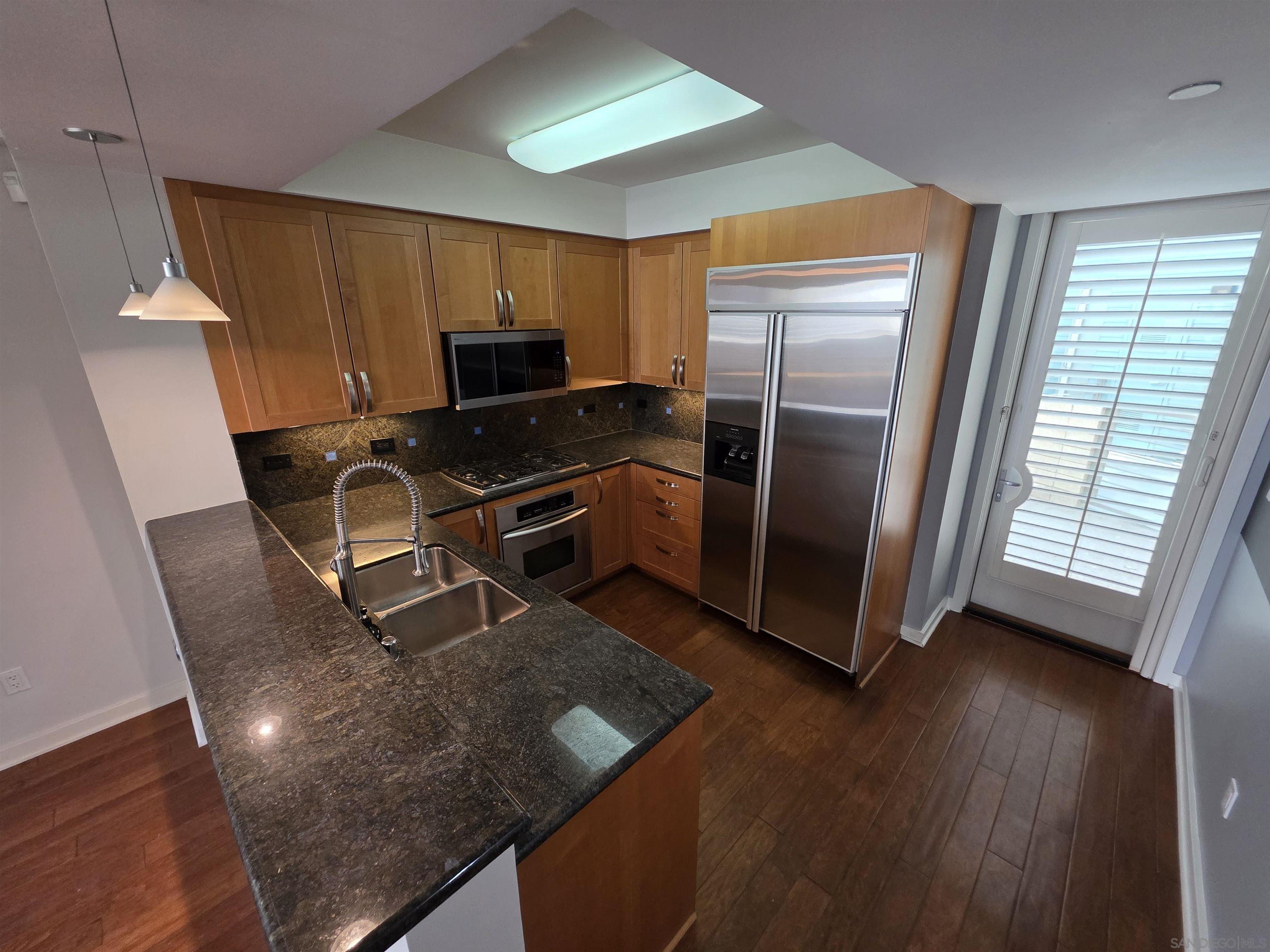 Detail Gallery Image 5 of 35 For 5448  La Jolla Blvd  F101, La Jolla,  CA 92037 - 2 Beds | 2/1 Baths