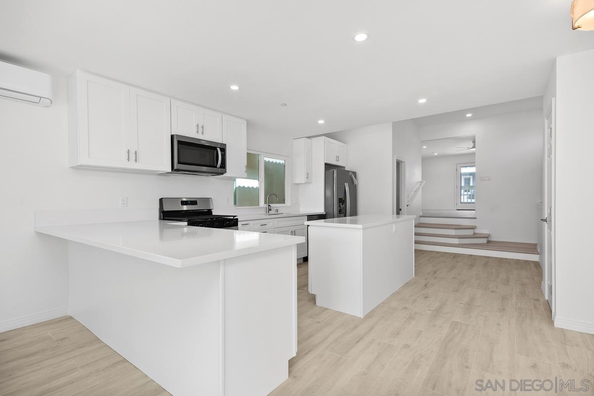 Detail Gallery Image 12 of 37 For 2157  Manchester Avenue, Cardiff By The Sea,  CA 92007 - 4 Beds | 2/1 Baths