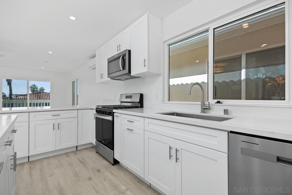 Detail Gallery Image 13 of 37 For 2157  Manchester Avenue, Cardiff By The Sea,  CA 92007 - 4 Beds | 2/1 Baths