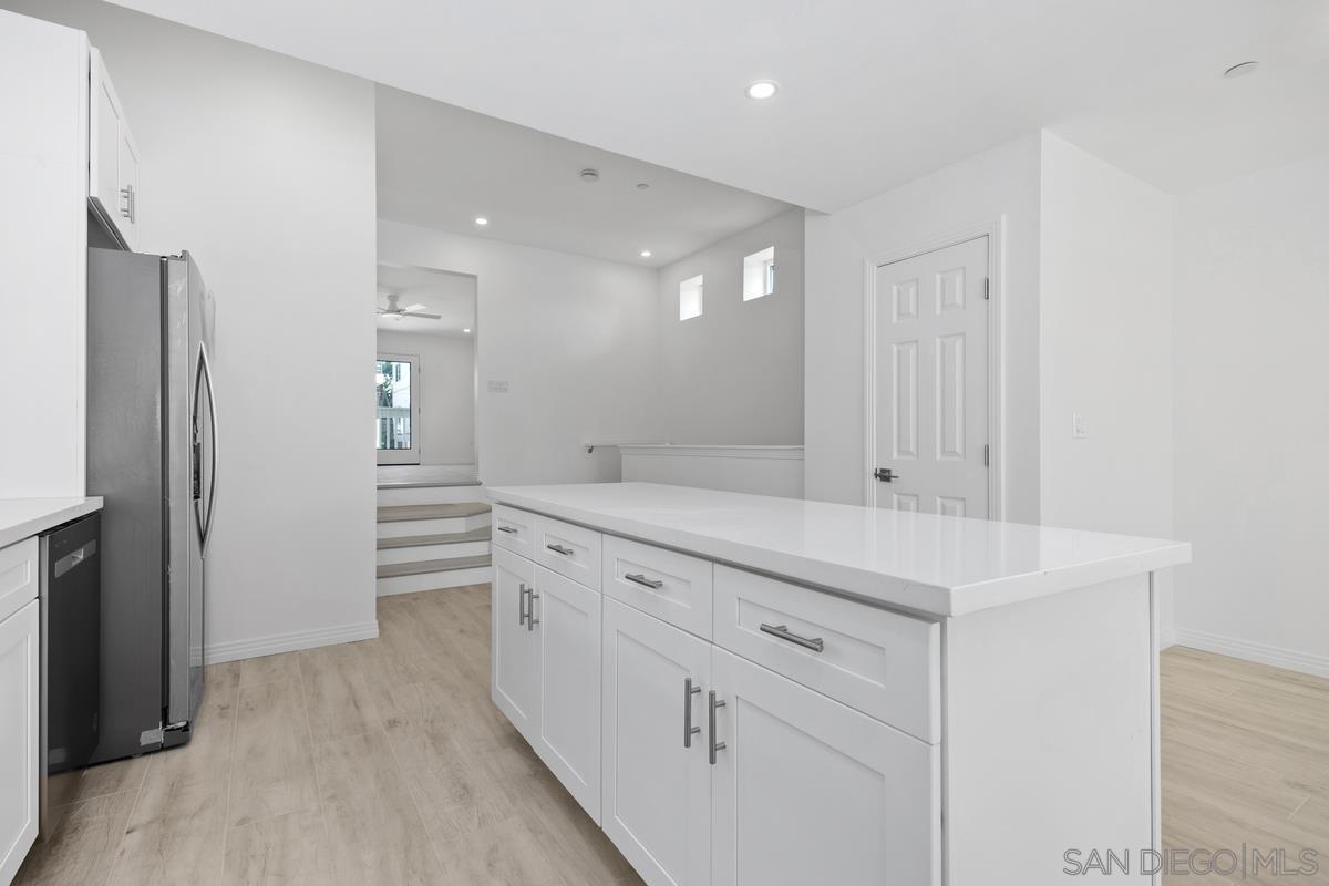 Detail Gallery Image 14 of 37 For 2157  Manchester Avenue, Cardiff By The Sea,  CA 92007 - 4 Beds | 2/1 Baths