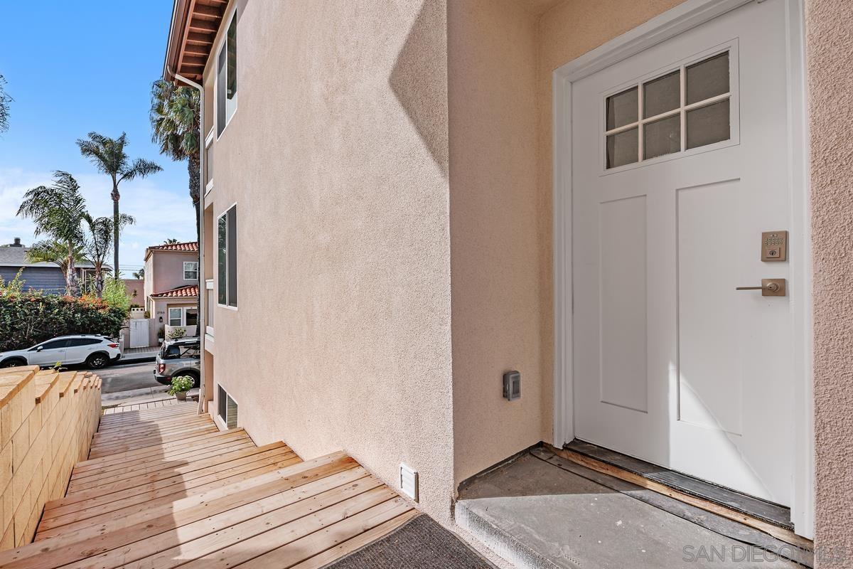 Detail Gallery Image 5 of 37 For 2157  Manchester Avenue, Cardiff By The Sea,  CA 92007 - 4 Beds | 2/1 Baths