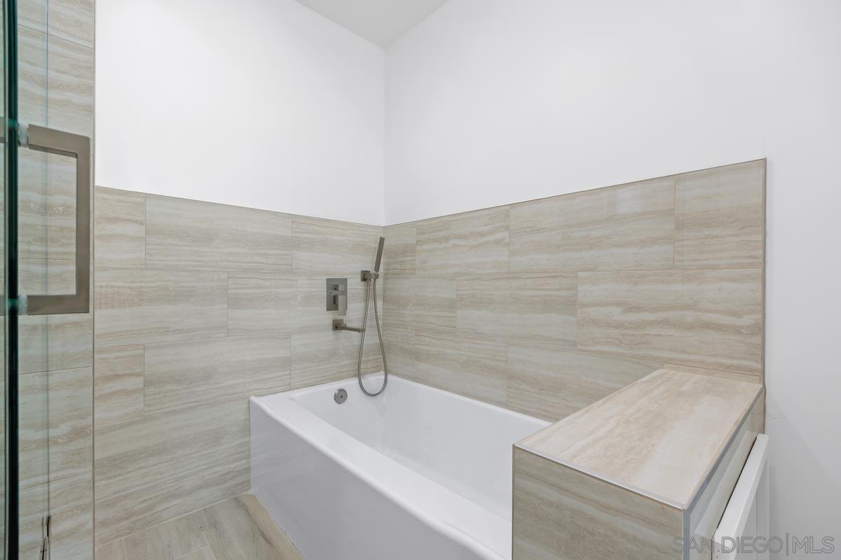 Detail Gallery Image 10 of 37 For 2157  Manchester Avenue, Cardiff By The Sea,  CA 92007 - 4 Beds | 2/1 Baths
