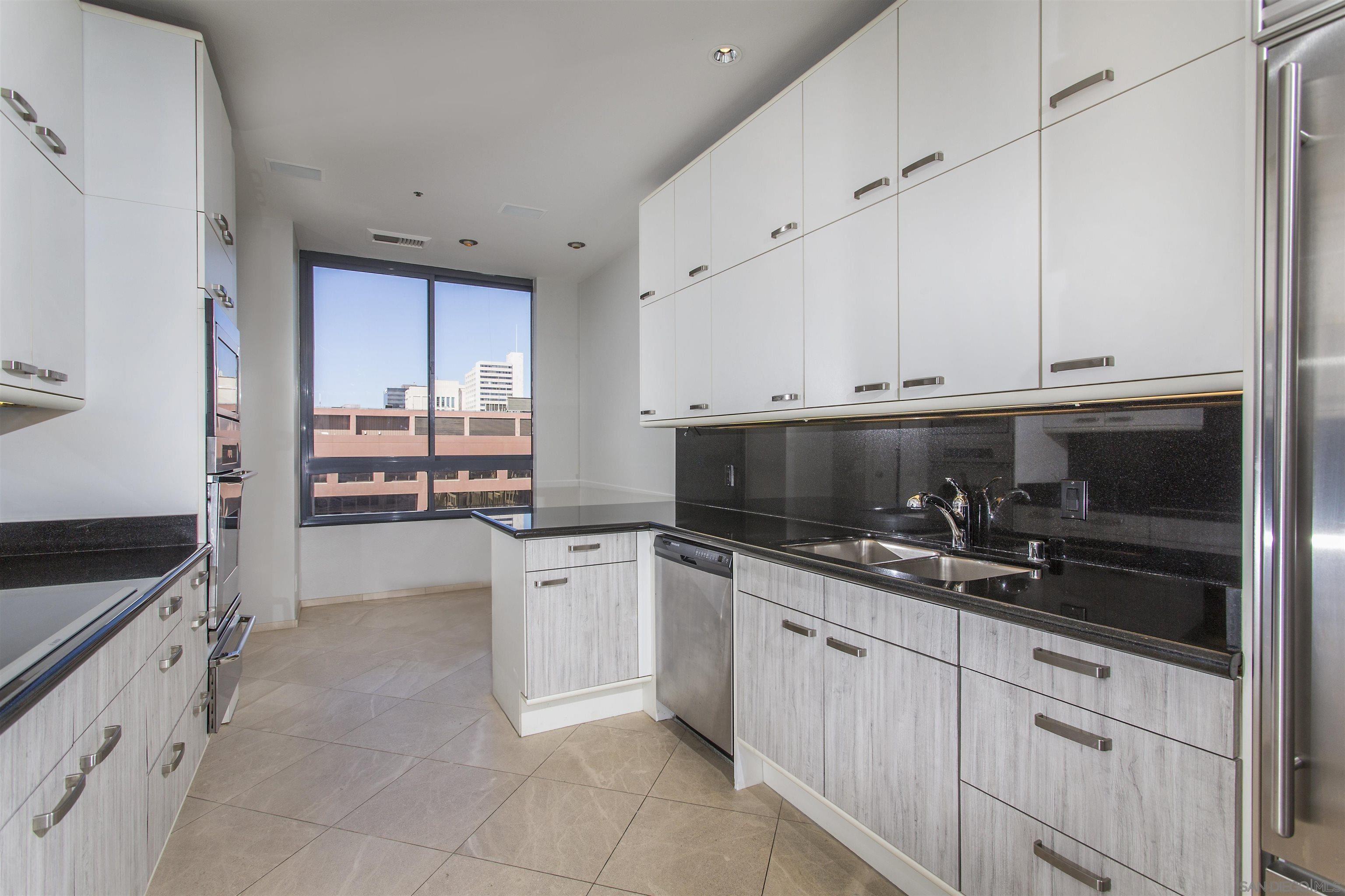 Detail Gallery Image 12 of 45 For 700  Front St  805, San Diego,  CA 92101 - 2 Beds | 2 Baths