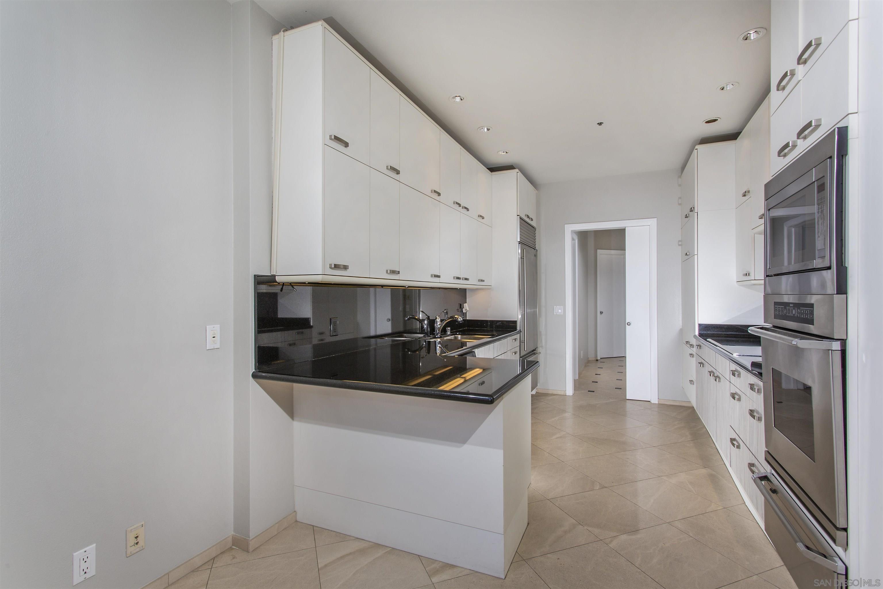 Detail Gallery Image 10 of 45 For 700  Front St  805, San Diego,  CA 92101 - 2 Beds | 2 Baths