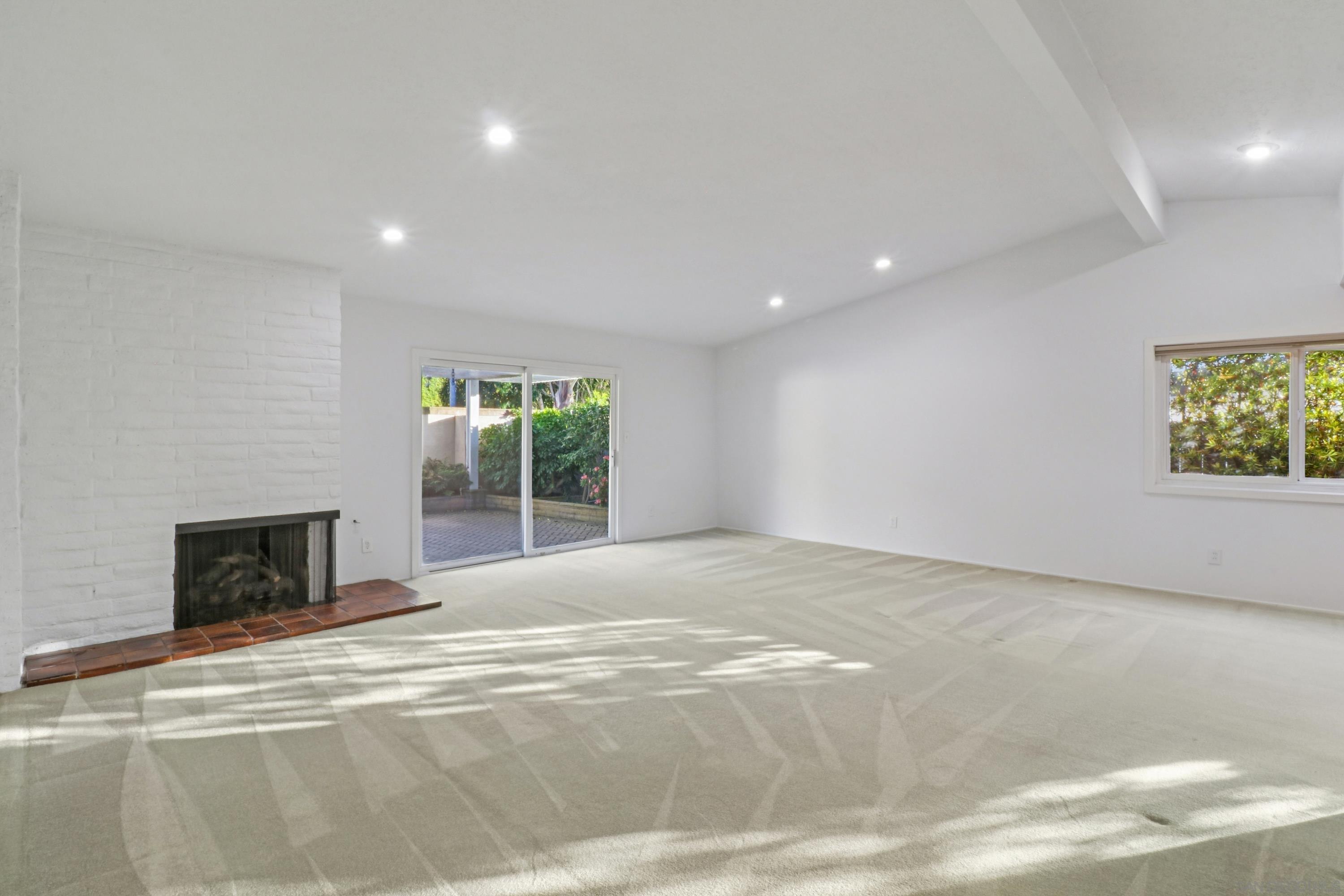 Detail Gallery Image 14 of 39 For 3855  Southview Drive, San Diego,  CA 92117 - 4 Beds | 3 Baths