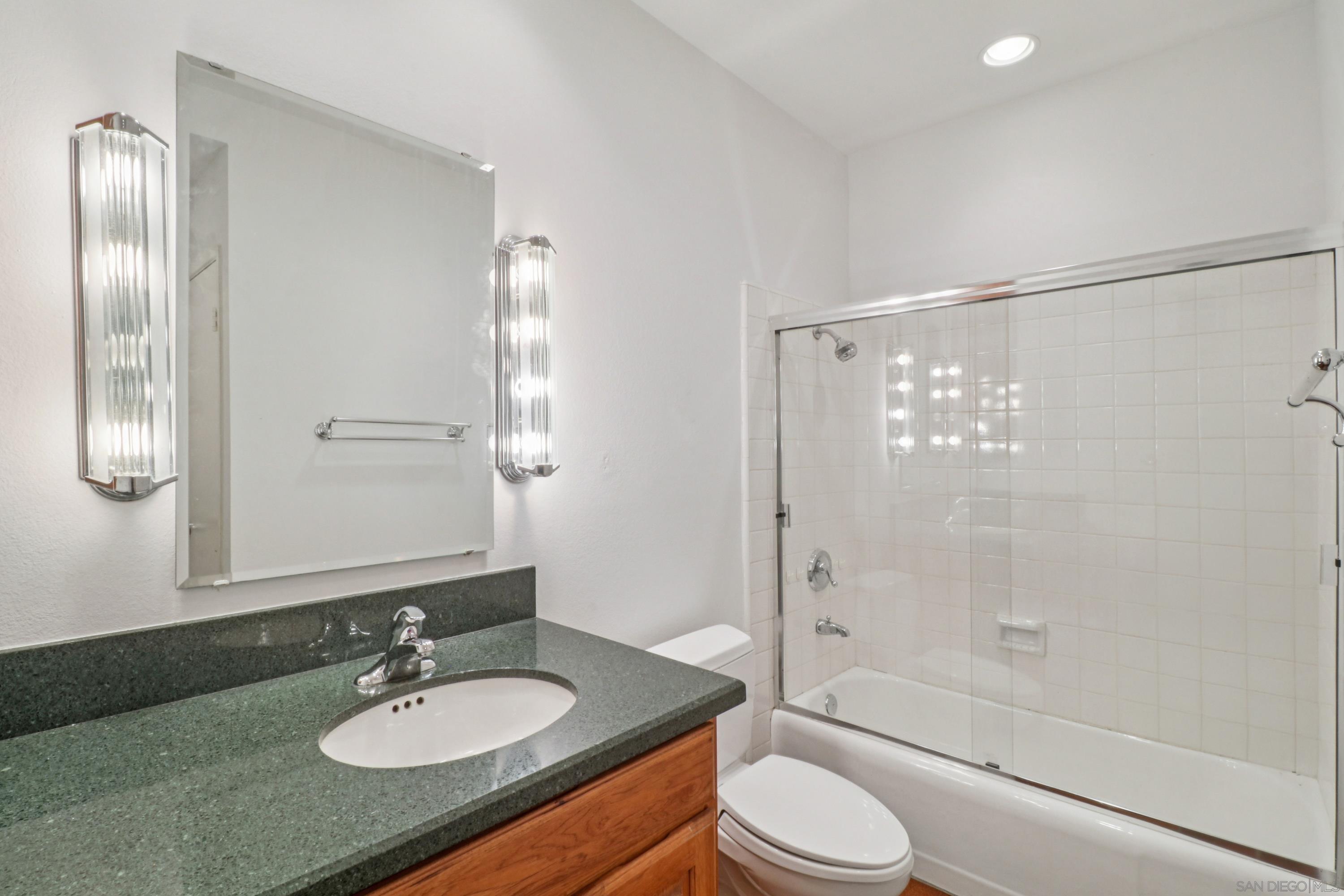 Detail Gallery Image 19 of 39 For 3855  Southview Drive, San Diego,  CA 92117 - 4 Beds | 3 Baths