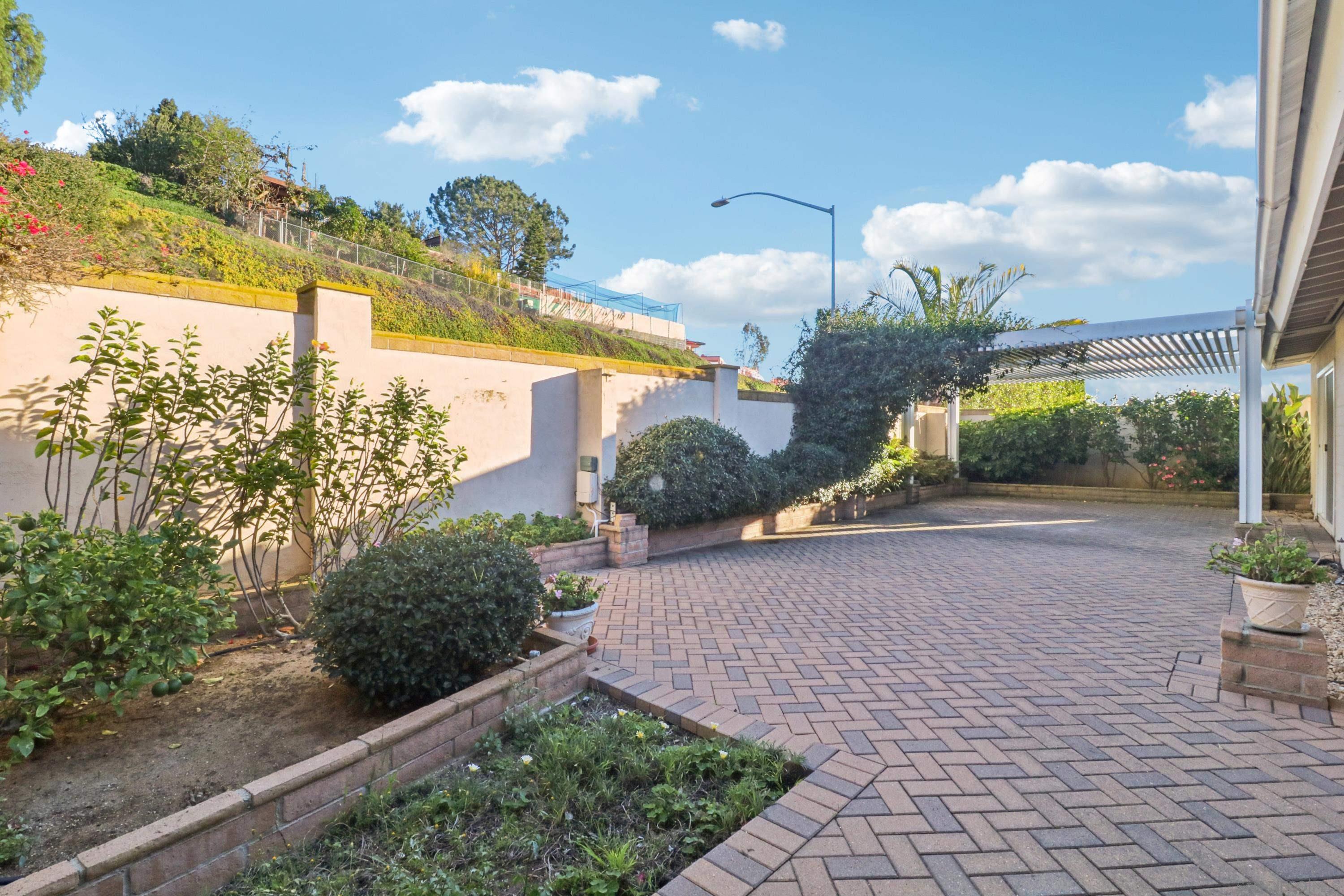 Detail Gallery Image 26 of 39 For 3855  Southview Drive, San Diego,  CA 92117 - 4 Beds | 3 Baths