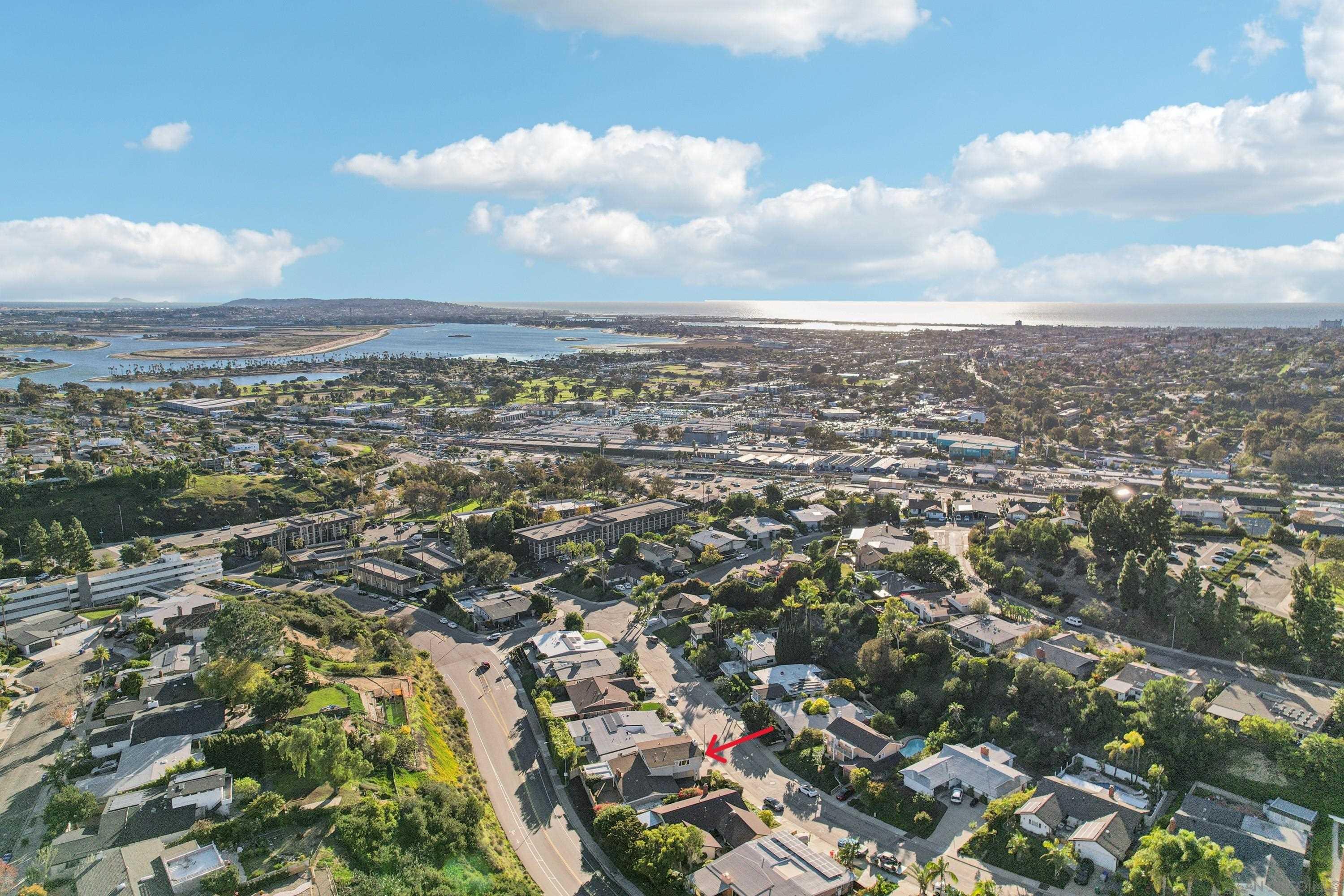 Detail Gallery Image 4 of 39 For 3855  Southview Drive, San Diego,  CA 92117 - 4 Beds | 3 Baths