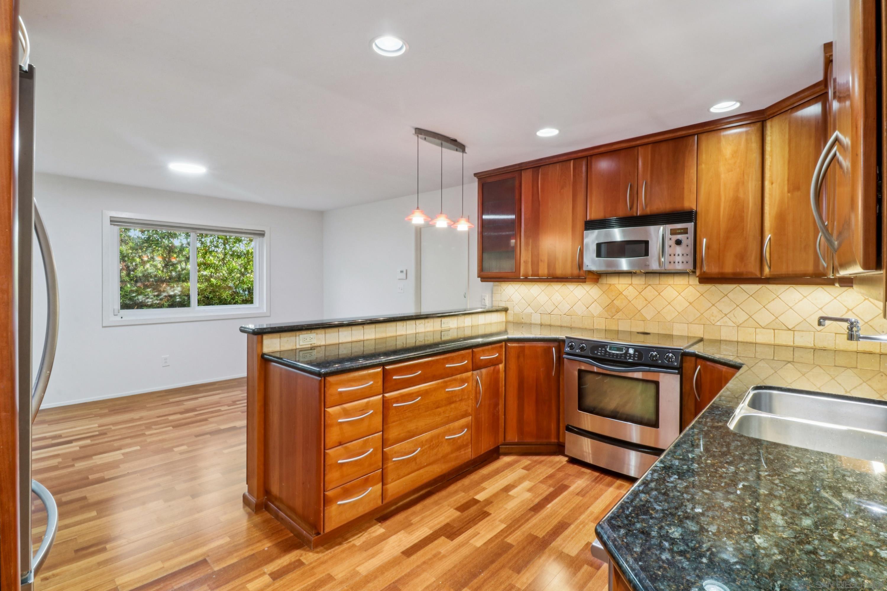 Detail Gallery Image 8 of 39 For 3855  Southview Drive, San Diego,  CA 92117 - 4 Beds | 3 Baths