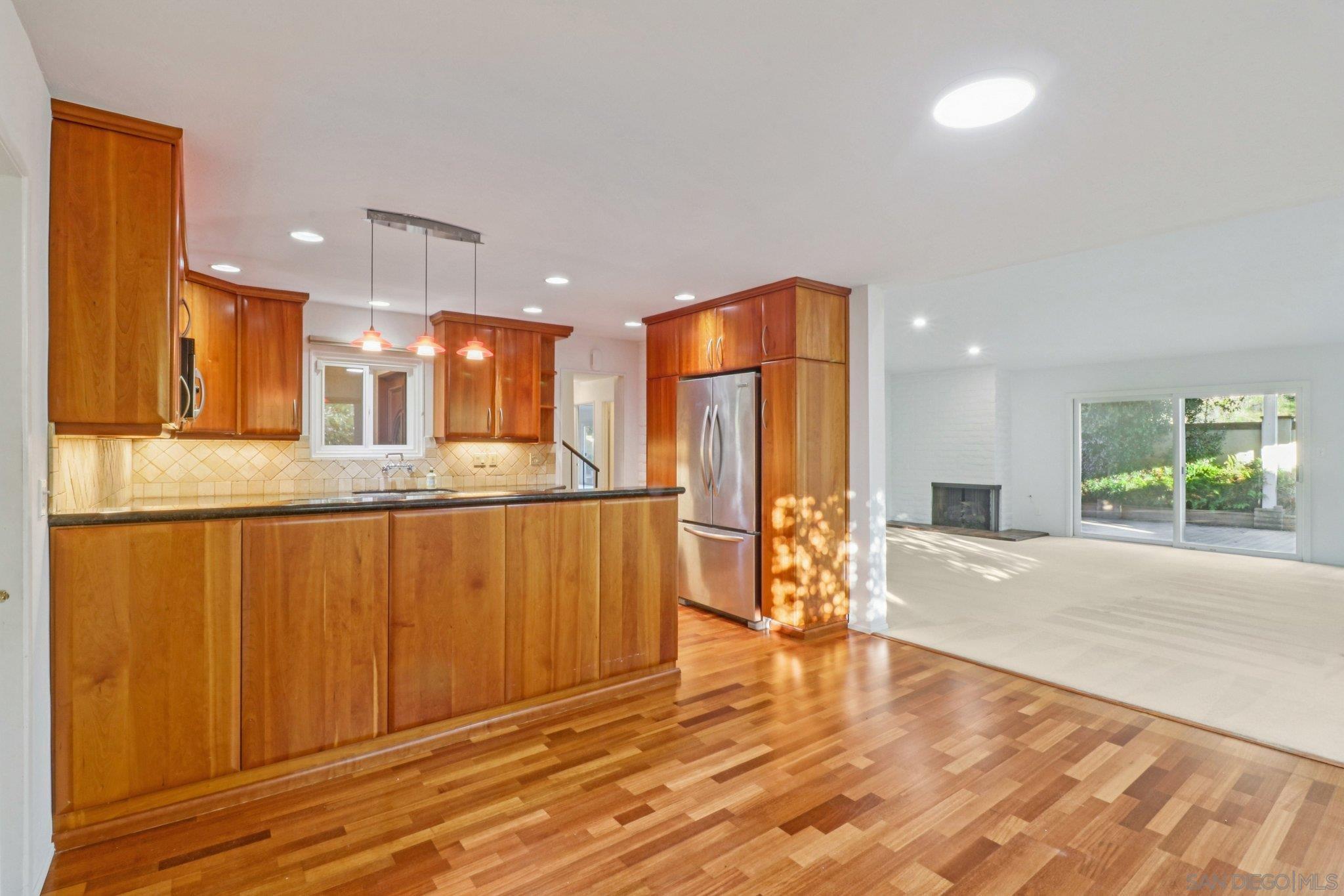 Detail Gallery Image 9 of 39 For 3855  Southview Drive, San Diego,  CA 92117 - 4 Beds | 3 Baths