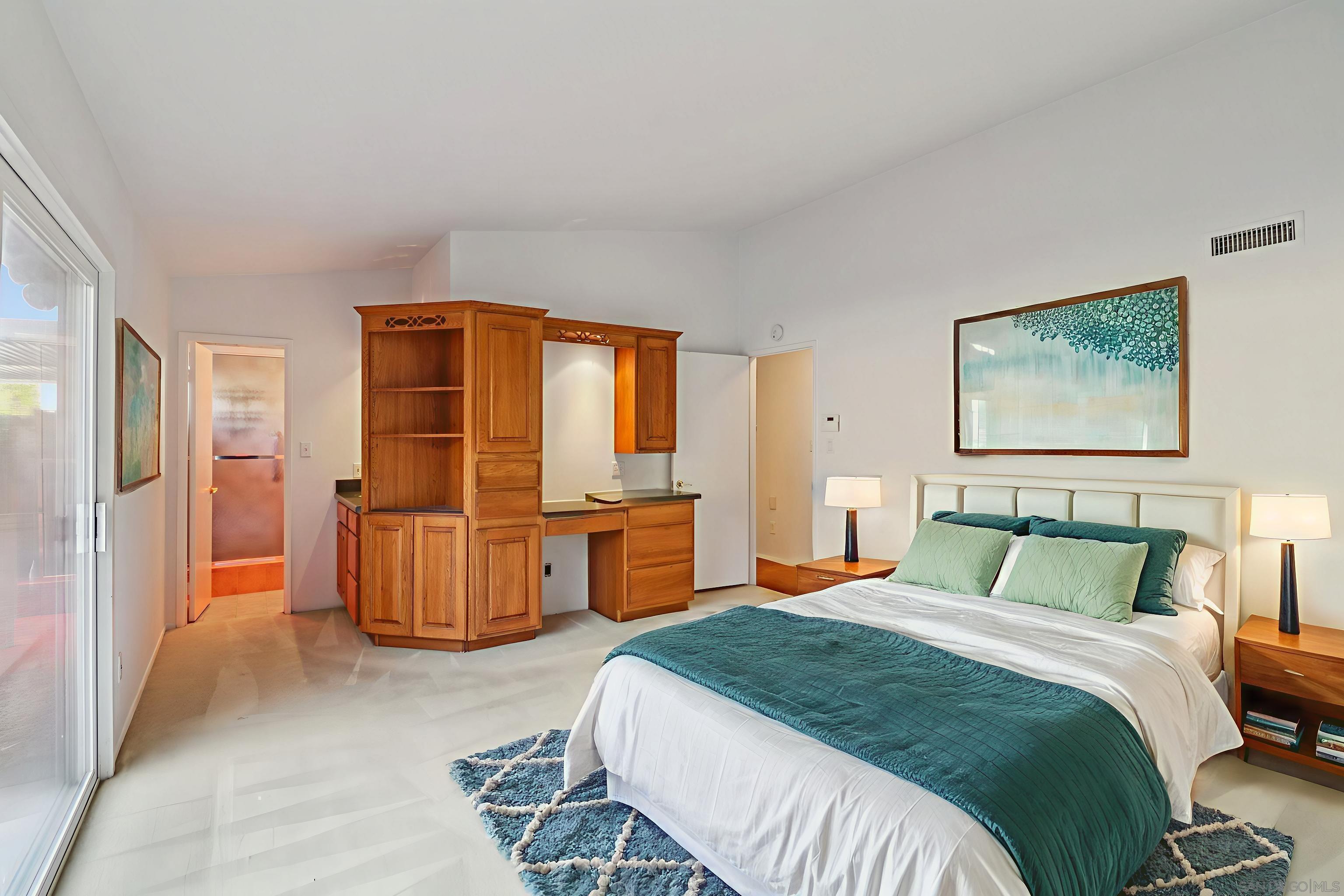 Detail Gallery Image 10 of 39 For 3855  Southview Drive, San Diego,  CA 92117 - 4 Beds | 3 Baths