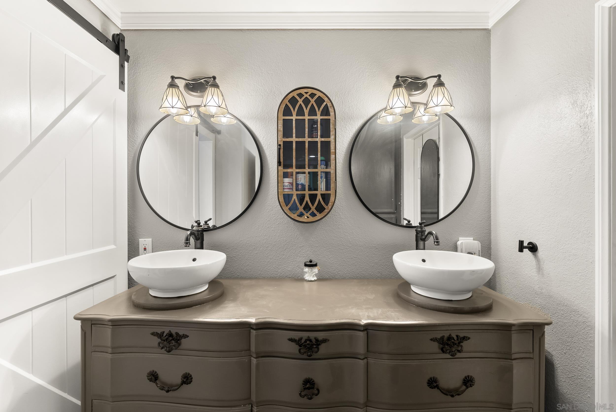 Detail Gallery Image 11 of 25 For 10529  Flora Verda Ct, Santee,  CA 92071 - 3 Beds | 2/1 Baths