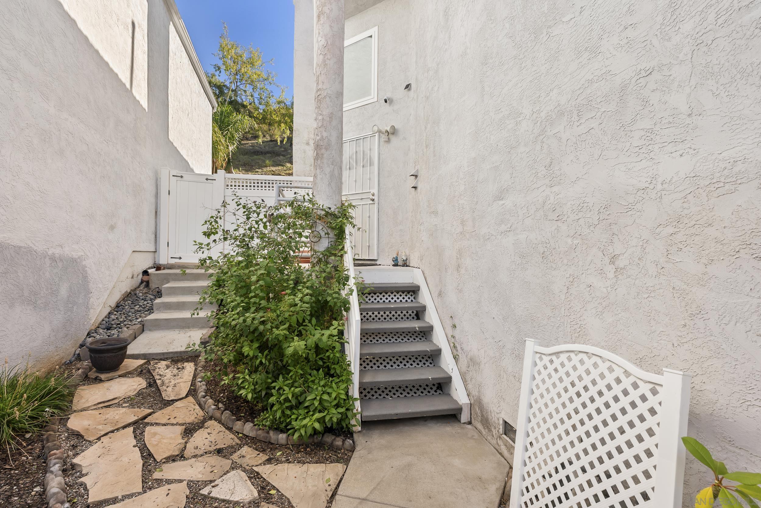 Detail Gallery Image 20 of 25 For 10529  Flora Verda Ct, Santee,  CA 92071 - 3 Beds | 2/1 Baths