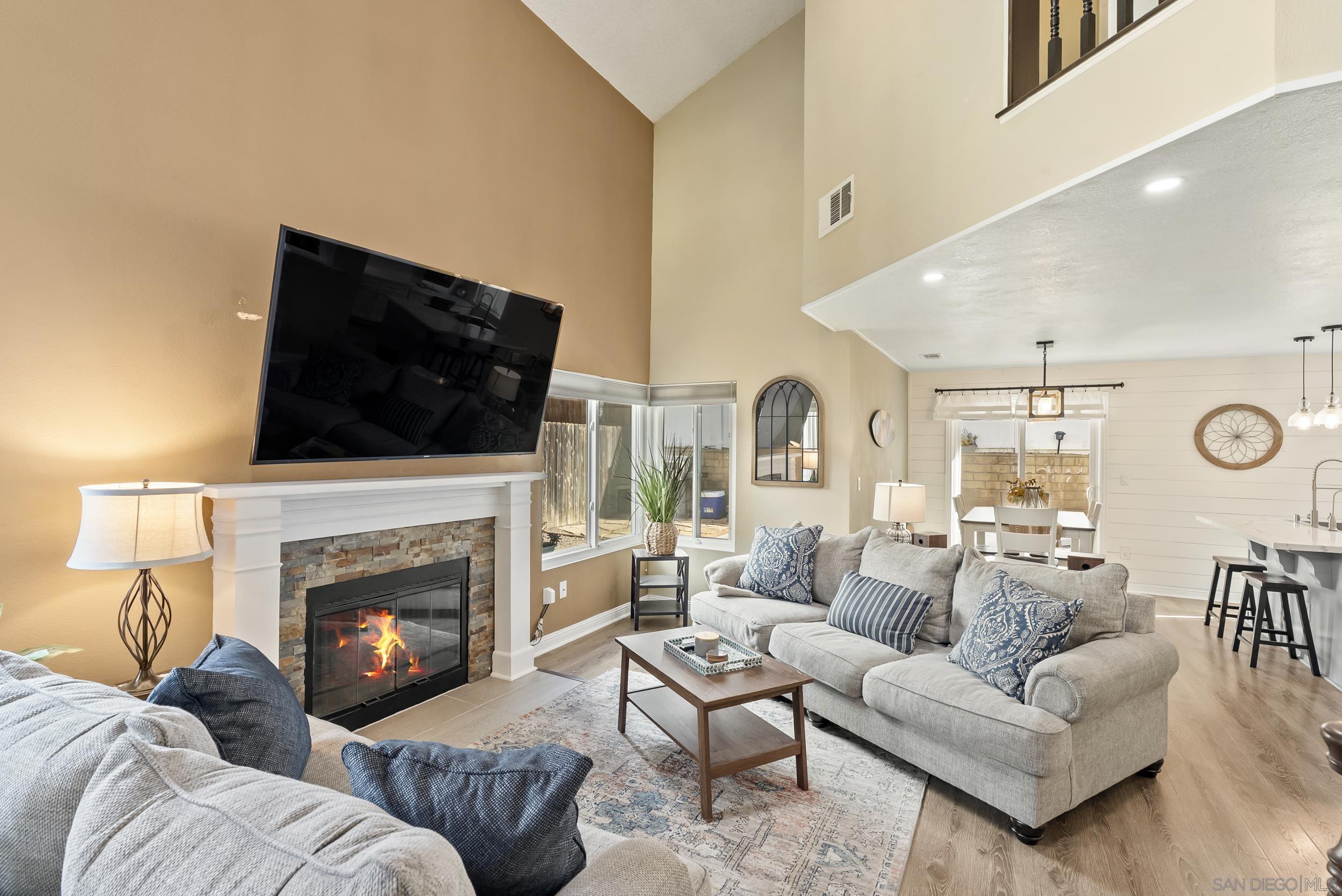 Detail Gallery Image 4 of 25 For 10529  Flora Verda Ct, Santee,  CA 92071 - 3 Beds | 2/1 Baths