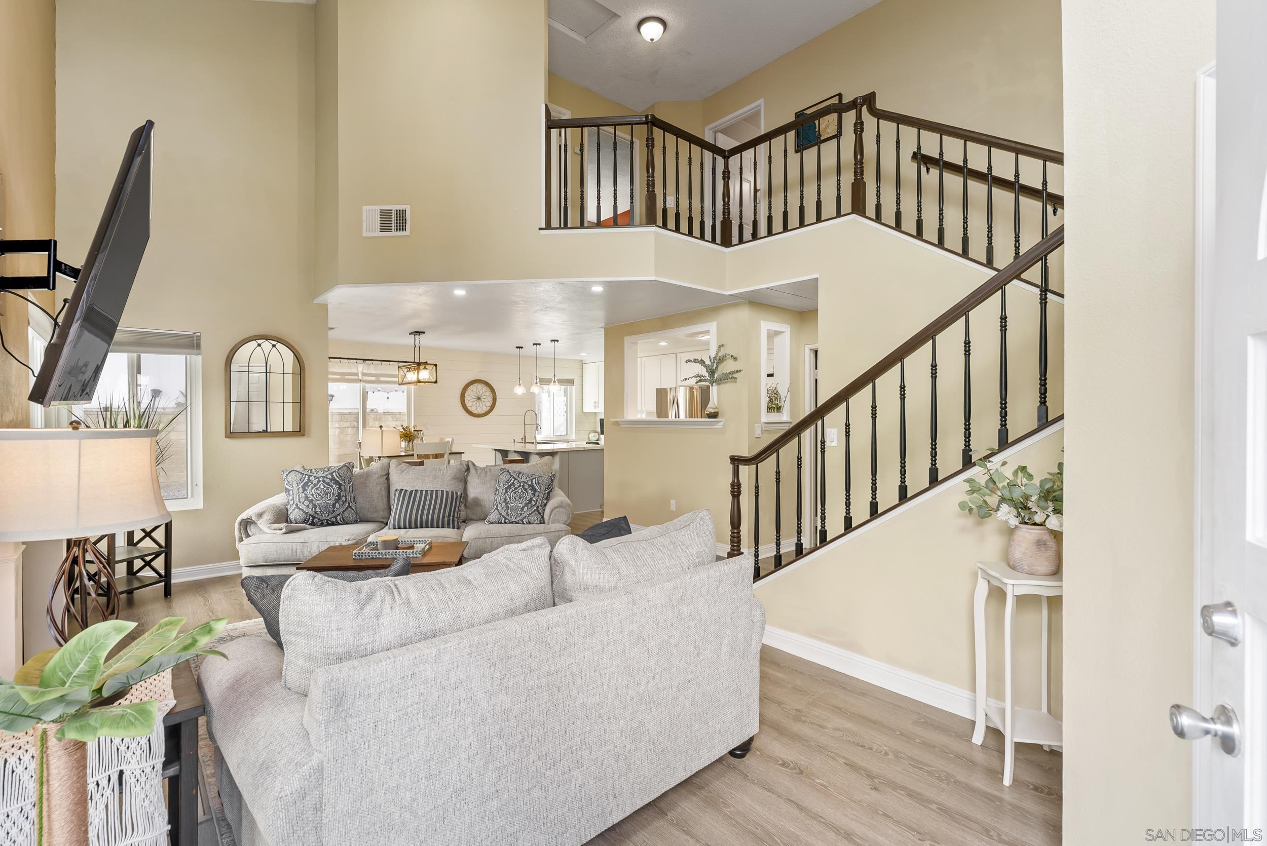 Detail Gallery Image 5 of 25 For 10529  Flora Verda Ct, Santee,  CA 92071 - 3 Beds | 2/1 Baths
