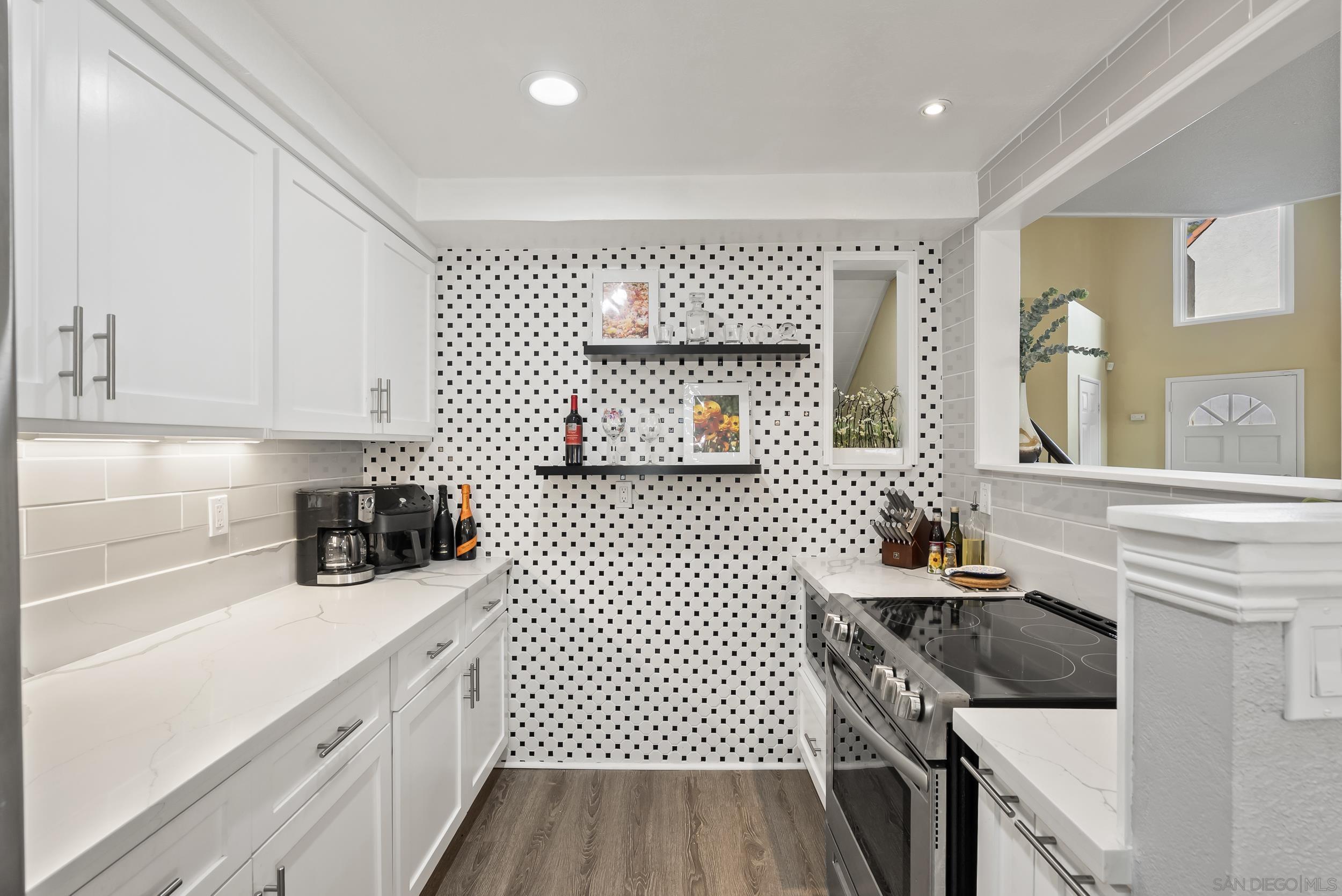 Detail Gallery Image 7 of 25 For 10529  Flora Verda Ct, Santee,  CA 92071 - 3 Beds | 2/1 Baths