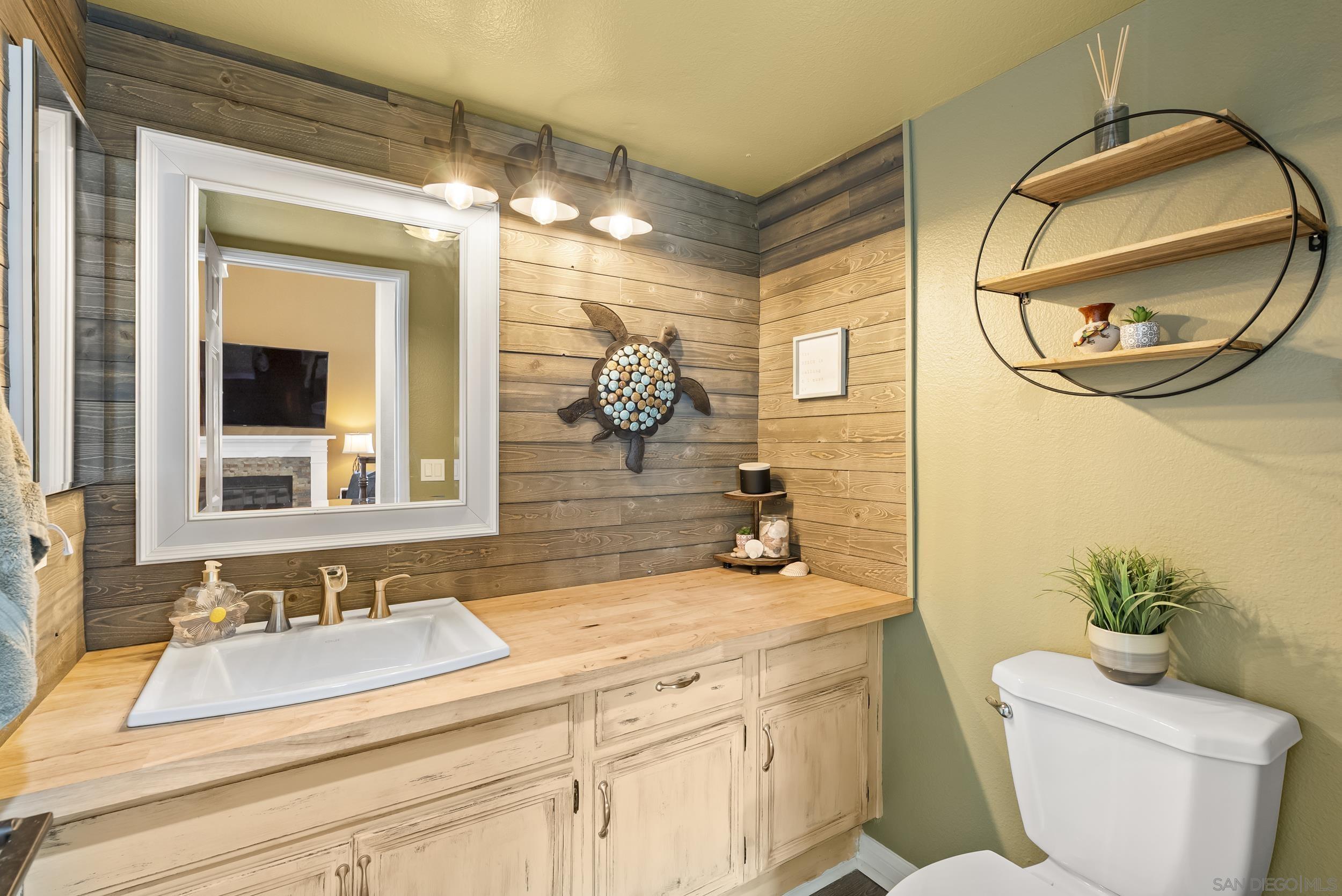 Detail Gallery Image 8 of 25 For 10529  Flora Verda Ct, Santee,  CA 92071 - 3 Beds | 2/1 Baths