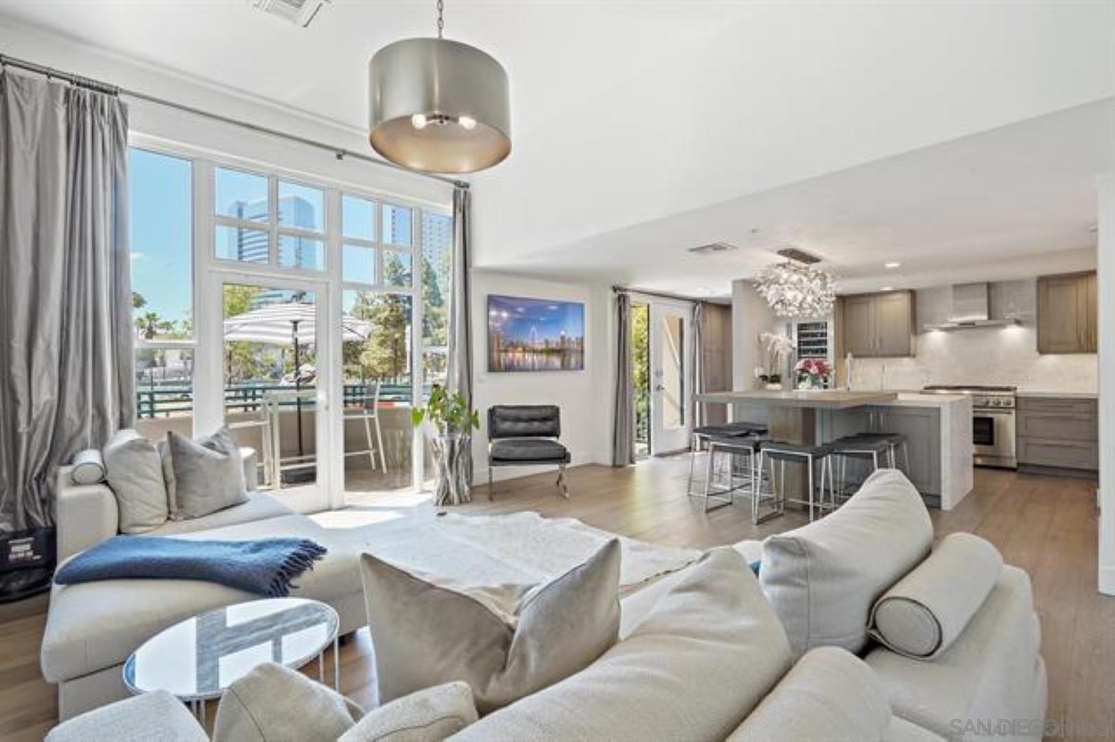 Detail Gallery Image 2 of 42 For 160 W Island Ave, San Diego,  CA 92101 - 3 Beds | 2/1 Baths