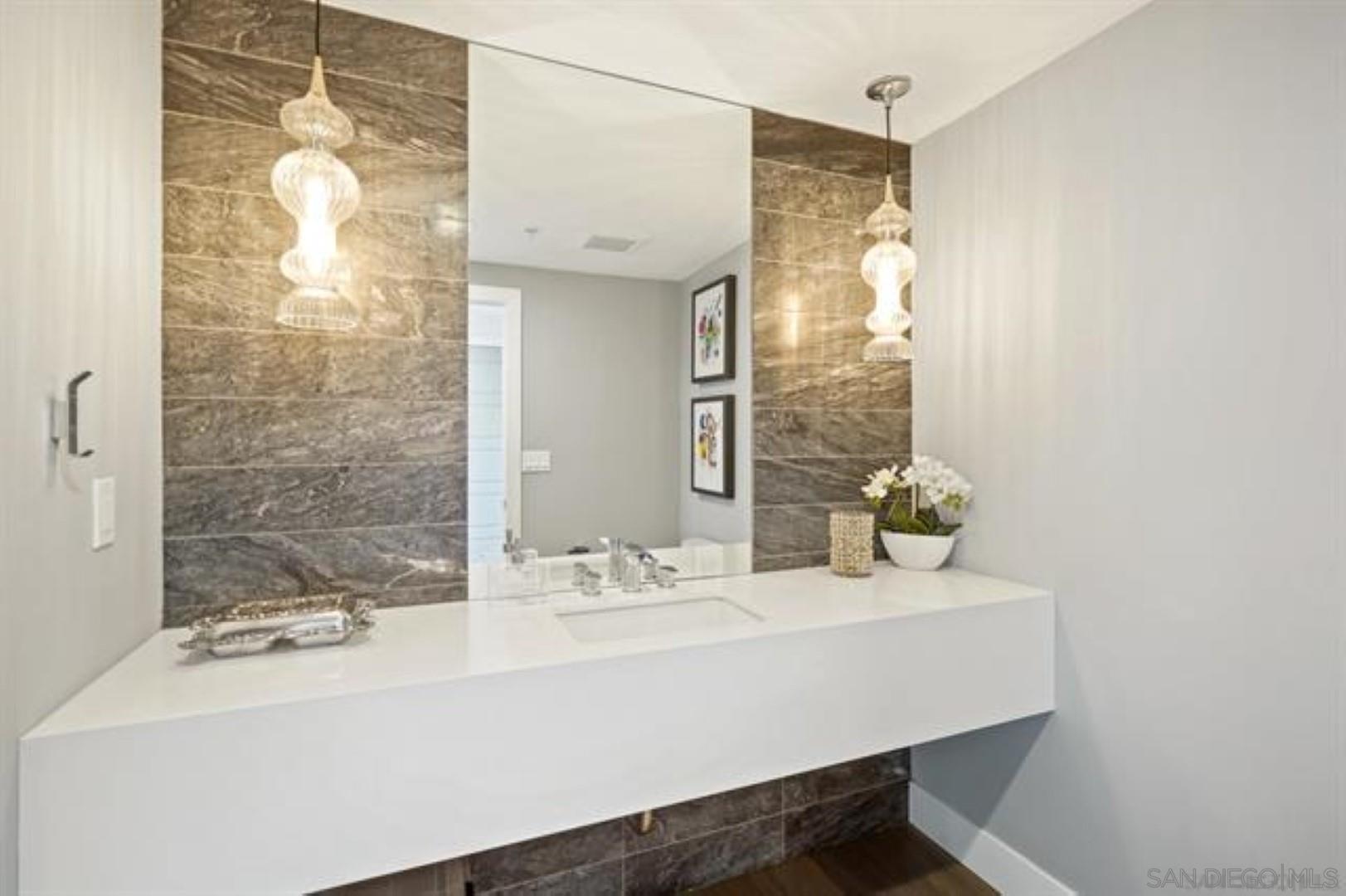 Detail Gallery Image 12 of 42 For 160 W Island Ave, San Diego,  CA 92101 - 3 Beds | 2/1 Baths