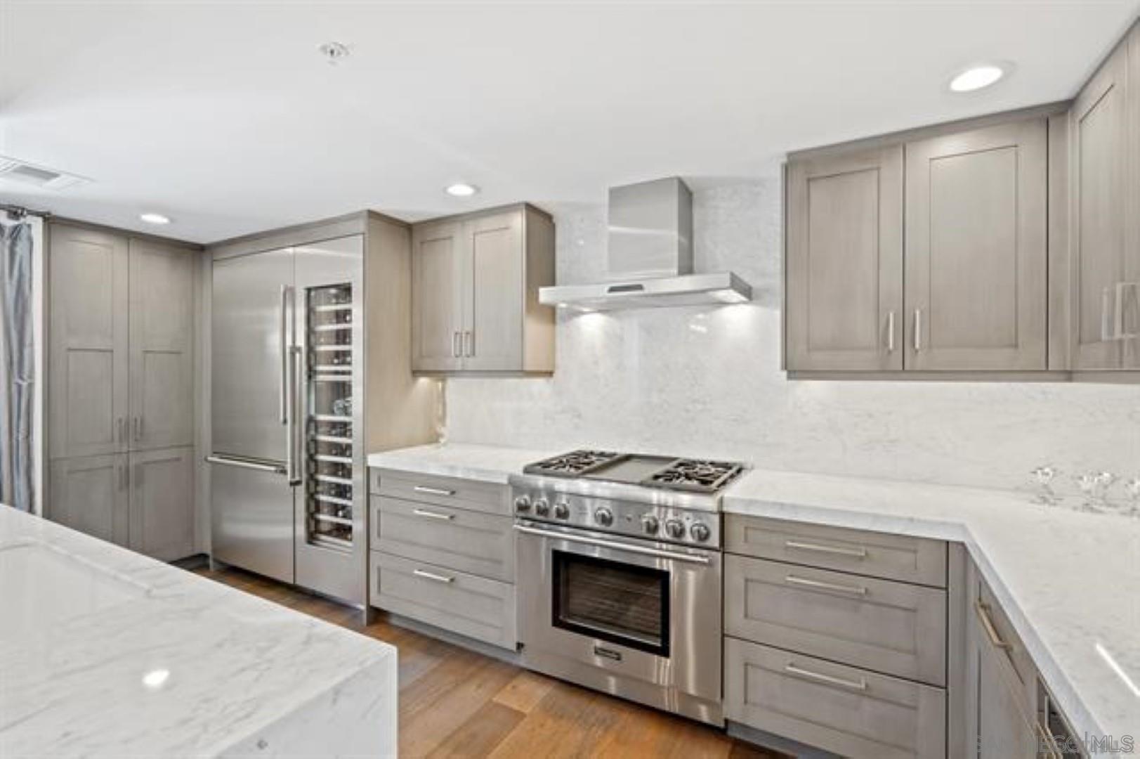 Detail Gallery Image 3 of 42 For 160 W Island Ave, San Diego,  CA 92101 - 3 Beds | 2/1 Baths