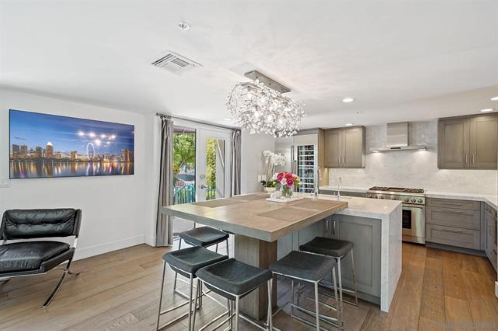 Detail Gallery Image 8 of 42 For 160 W Island Ave, San Diego,  CA 92101 - 3 Beds | 2/1 Baths