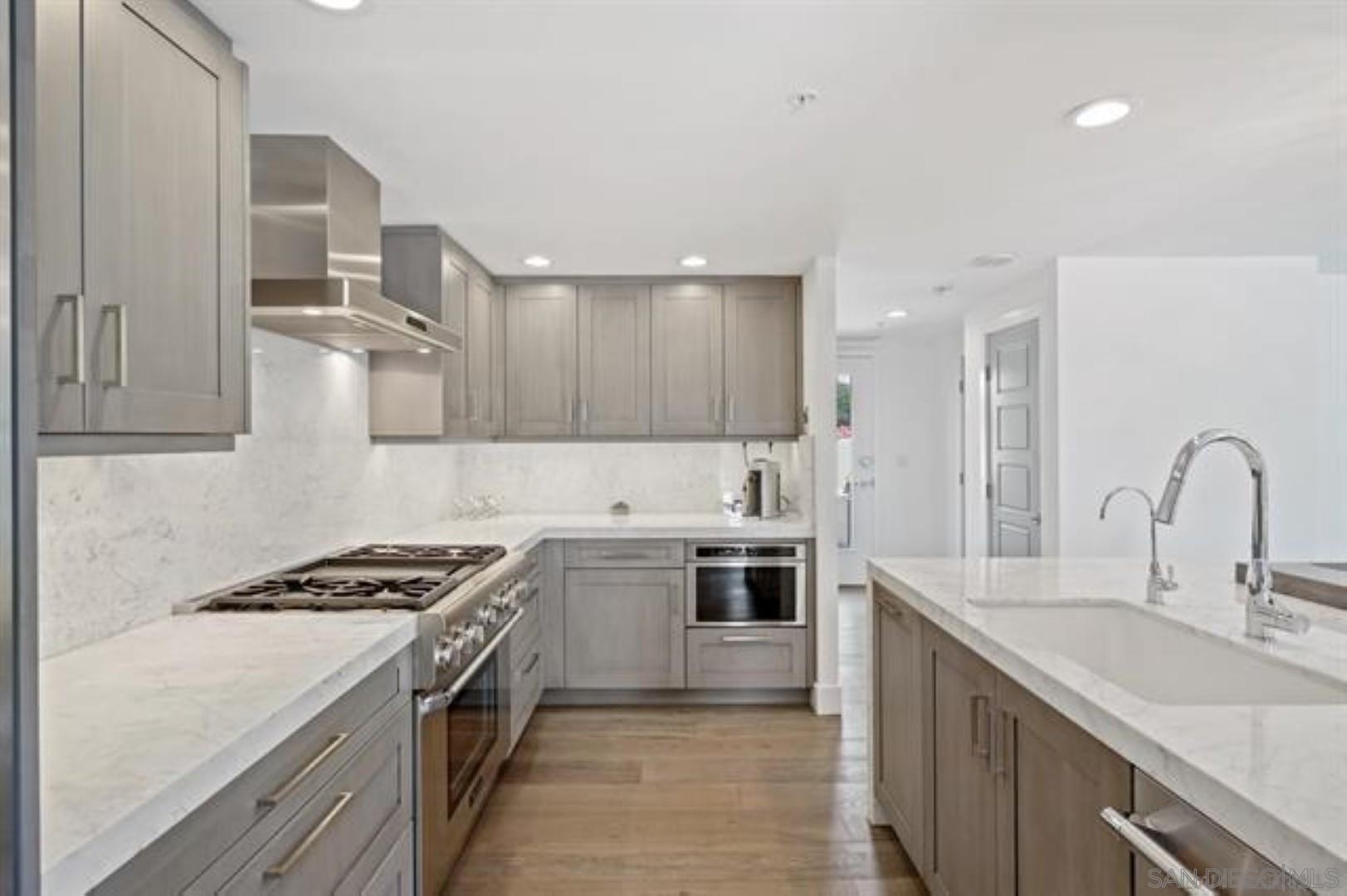 Detail Gallery Image 9 of 42 For 160 W Island Ave, San Diego,  CA 92101 - 3 Beds | 2/1 Baths