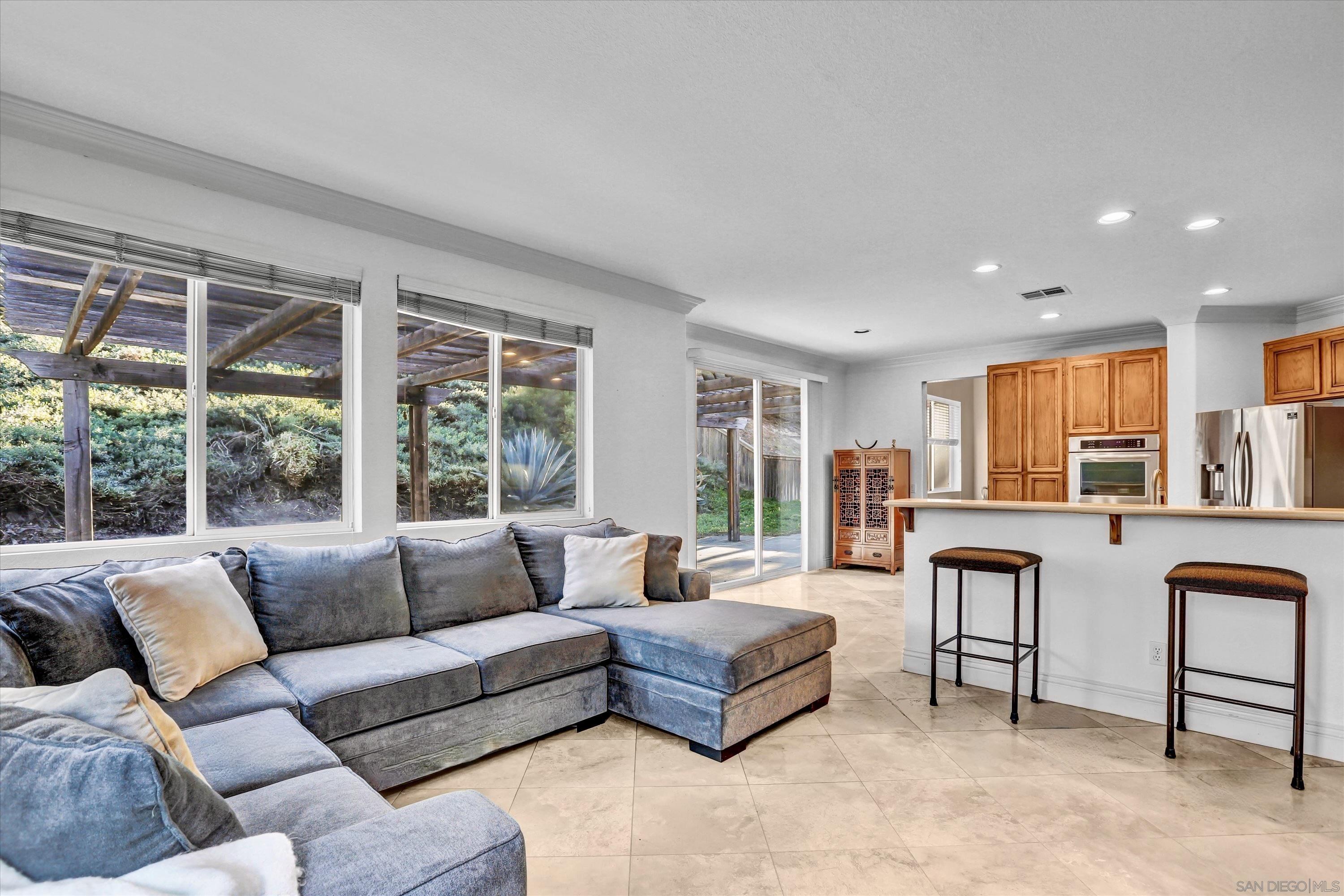 Detail Gallery Image 14 of 36 For 1974  Meeks Bay Dr, Chula Vista,  CA 91913 - 4 Beds | 3 Baths