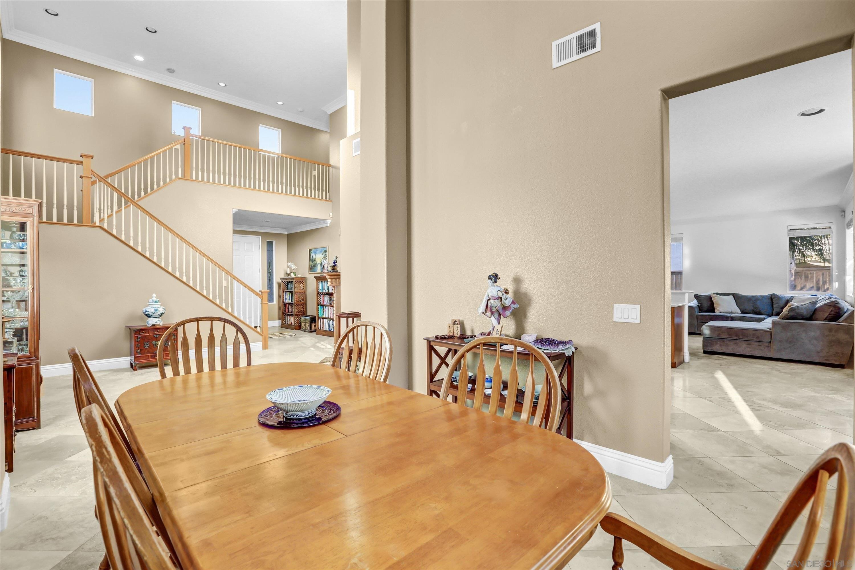 Detail Gallery Image 9 of 36 For 1974  Meeks Bay Dr, Chula Vista,  CA 91913 - 4 Beds | 3 Baths