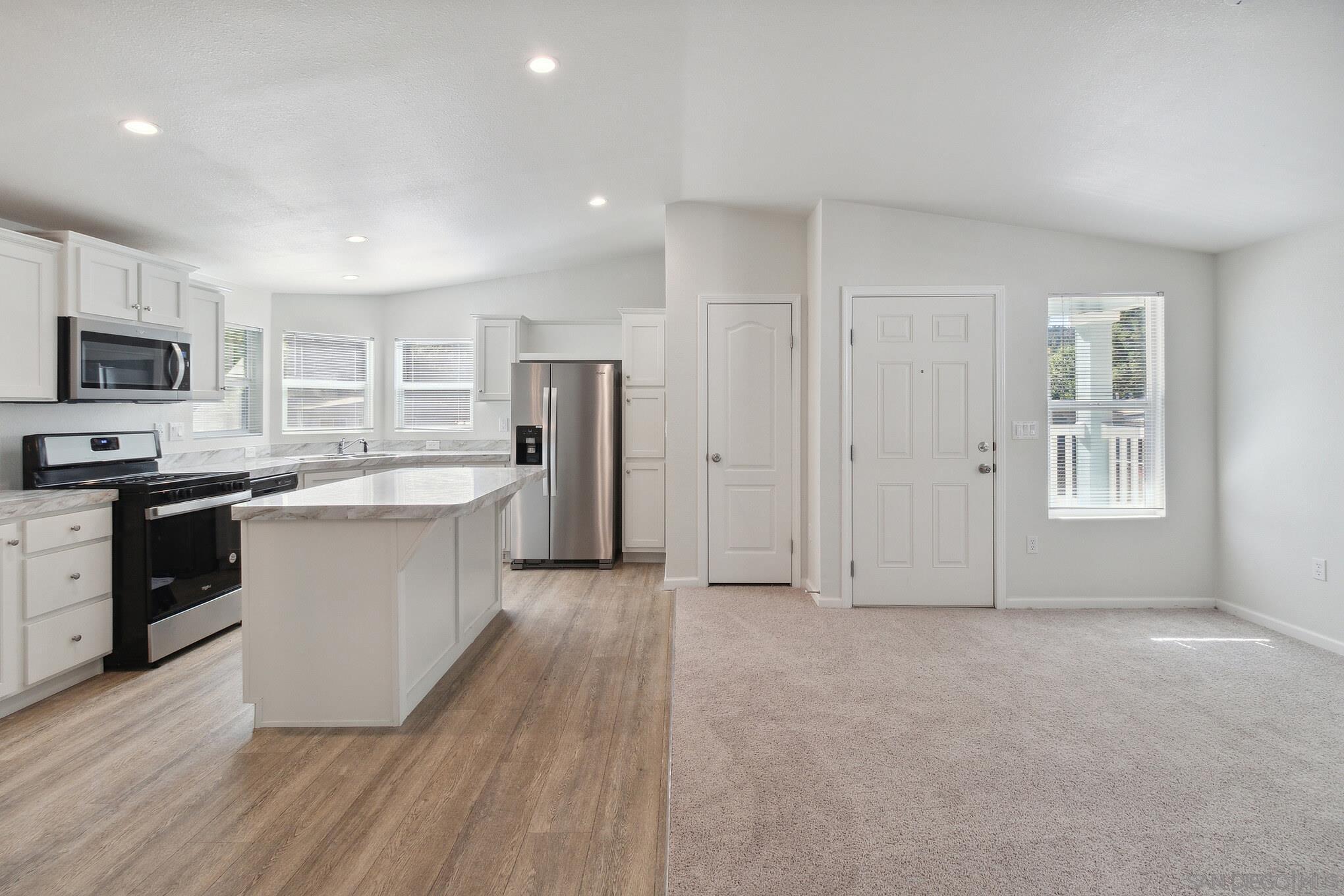 Detail Gallery Image 5 of 18 For 22899  Byron Rd  #35,  Crestline,  CA 92325 - 3 Beds | 2 Baths