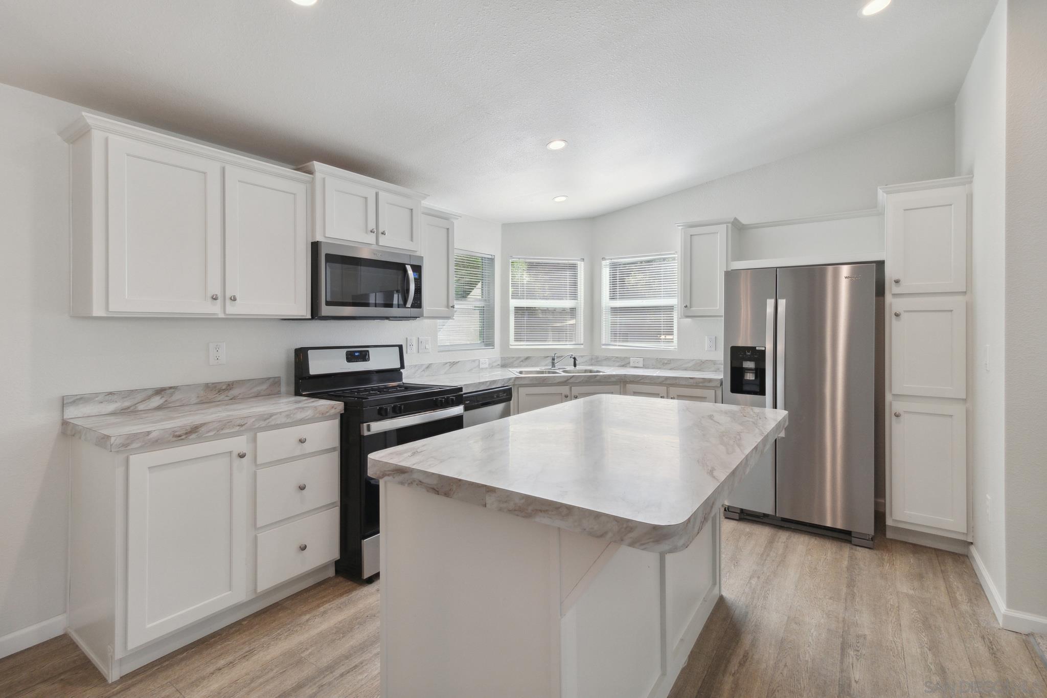 Detail Gallery Image 6 of 18 For 22899  Byron Rd  #35,  Crestline,  CA 92325 - 3 Beds | 2 Baths