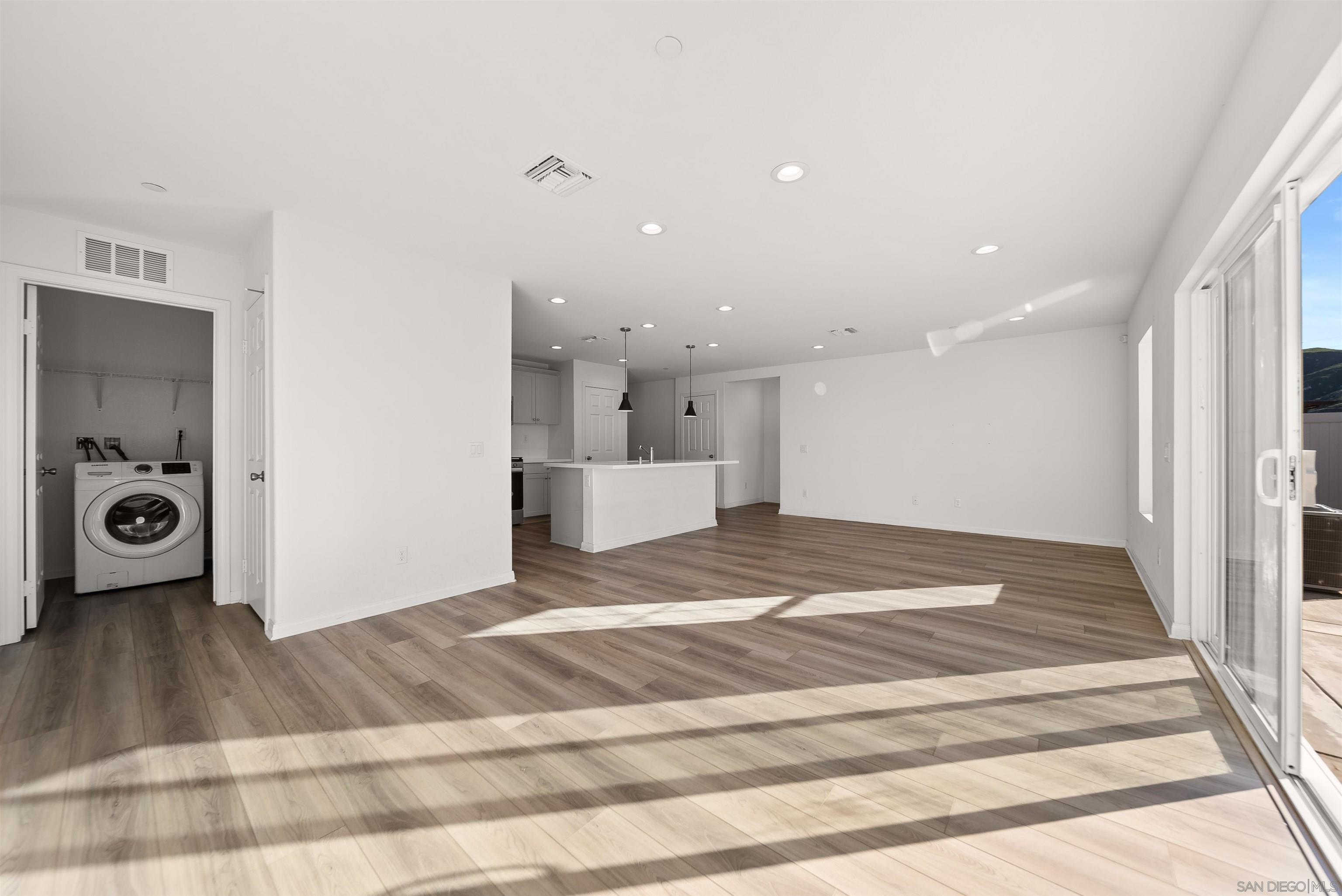 Detail Gallery Image 4 of 19 For 20075  Sanquinella Cir, Riverside,  CA 92507 - 3 Beds | 2 Baths