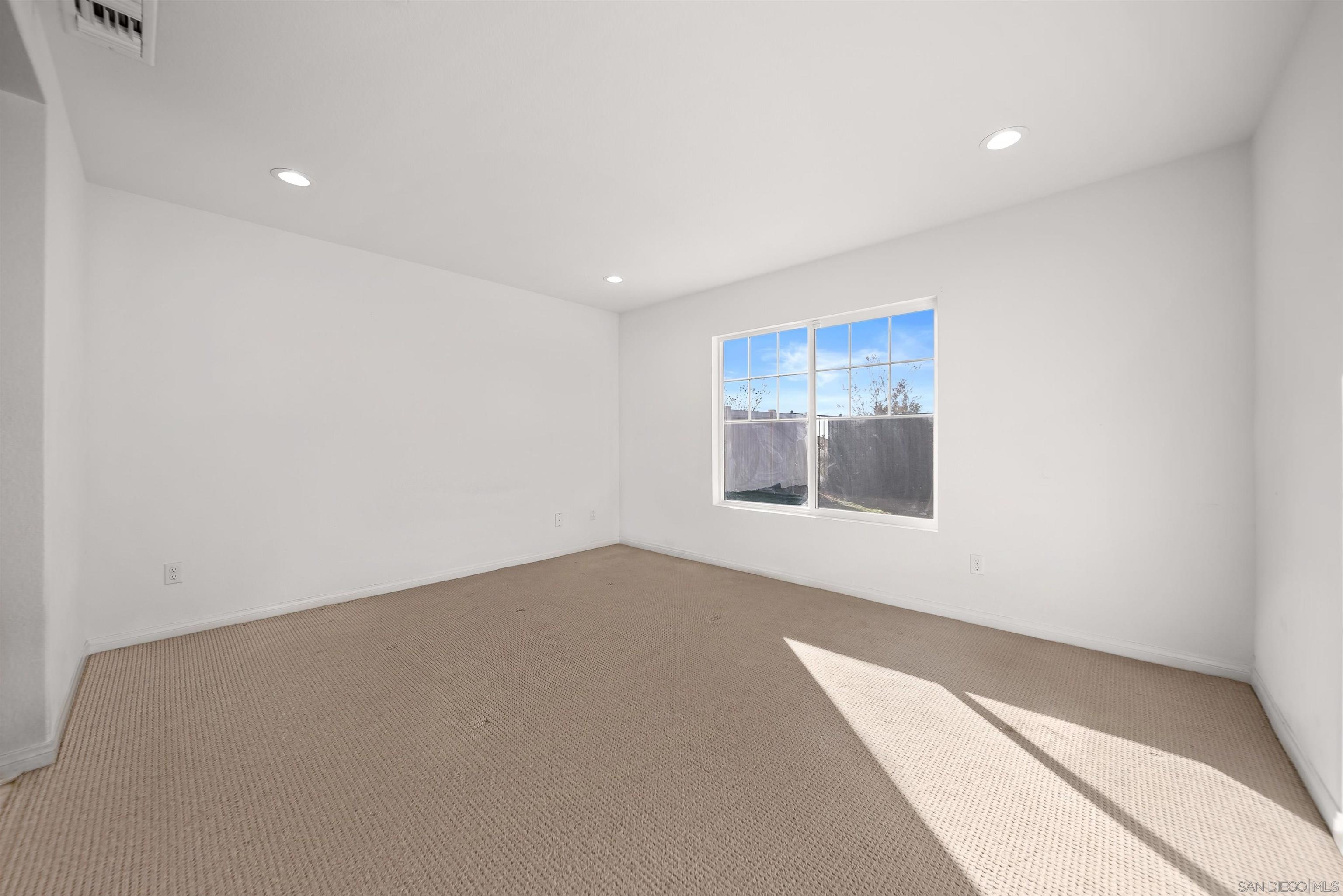 Detail Gallery Image 8 of 19 For 20075  Sanquinella Cir, Riverside,  CA 92507 - 3 Beds | 2 Baths