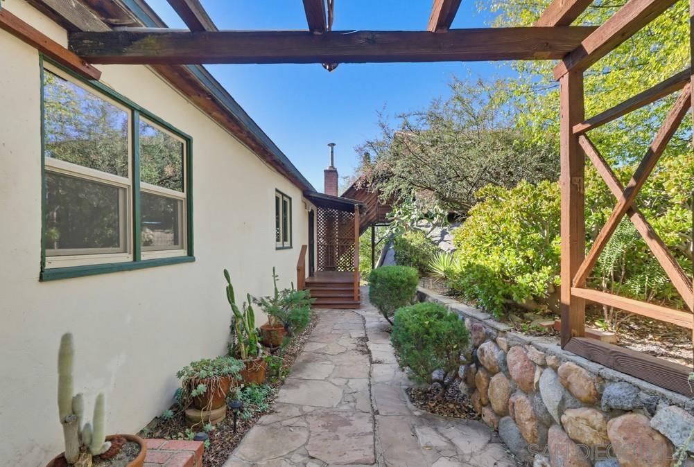 Detail Gallery Image 14 of 73 For 602  Starbright Ln, Alpine,  CA 91901 - 4 Beds | 4 Baths