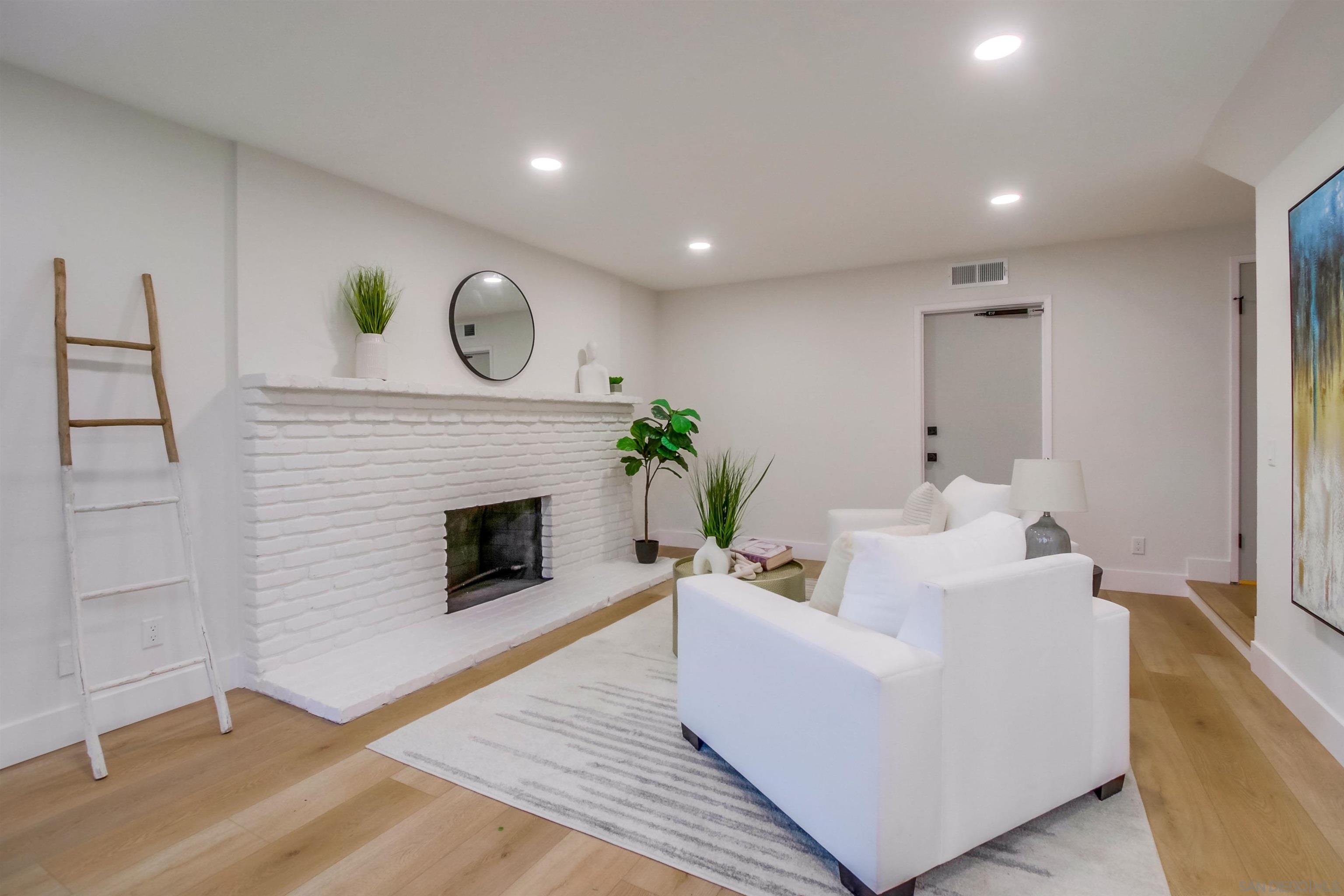 Detail Gallery Image 18 of 58 For 13856  Paseo Cardiel, San Diego,  CA 92129 - 4 Beds | 2/1 Baths