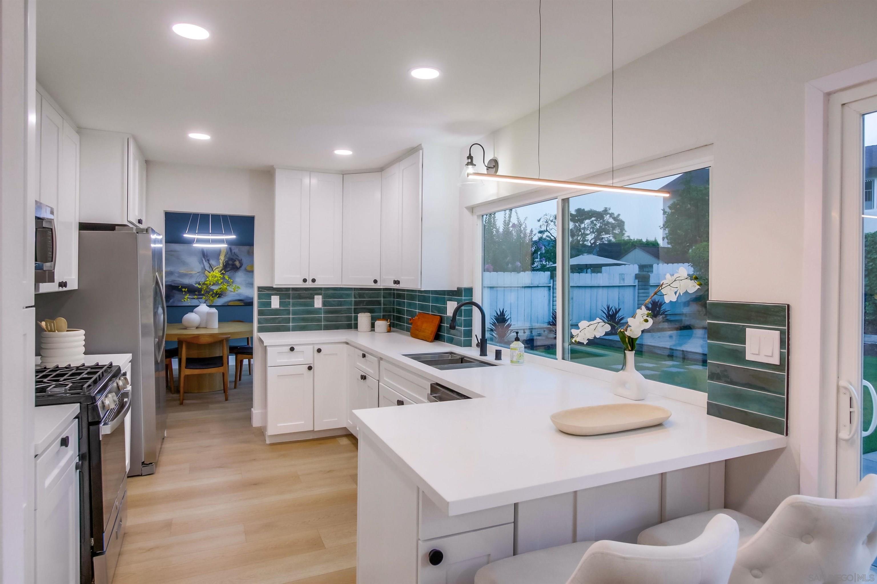 Detail Gallery Image 21 of 58 For 13856  Paseo Cardiel, San Diego,  CA 92129 - 4 Beds | 2/1 Baths