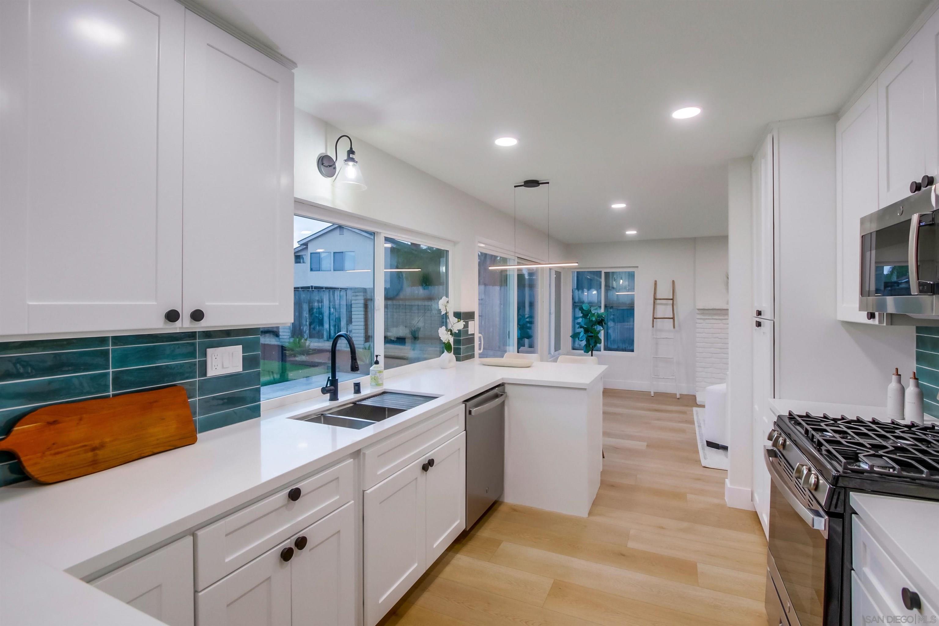 Detail Gallery Image 22 of 58 For 13856  Paseo Cardiel, San Diego,  CA 92129 - 4 Beds | 2/1 Baths