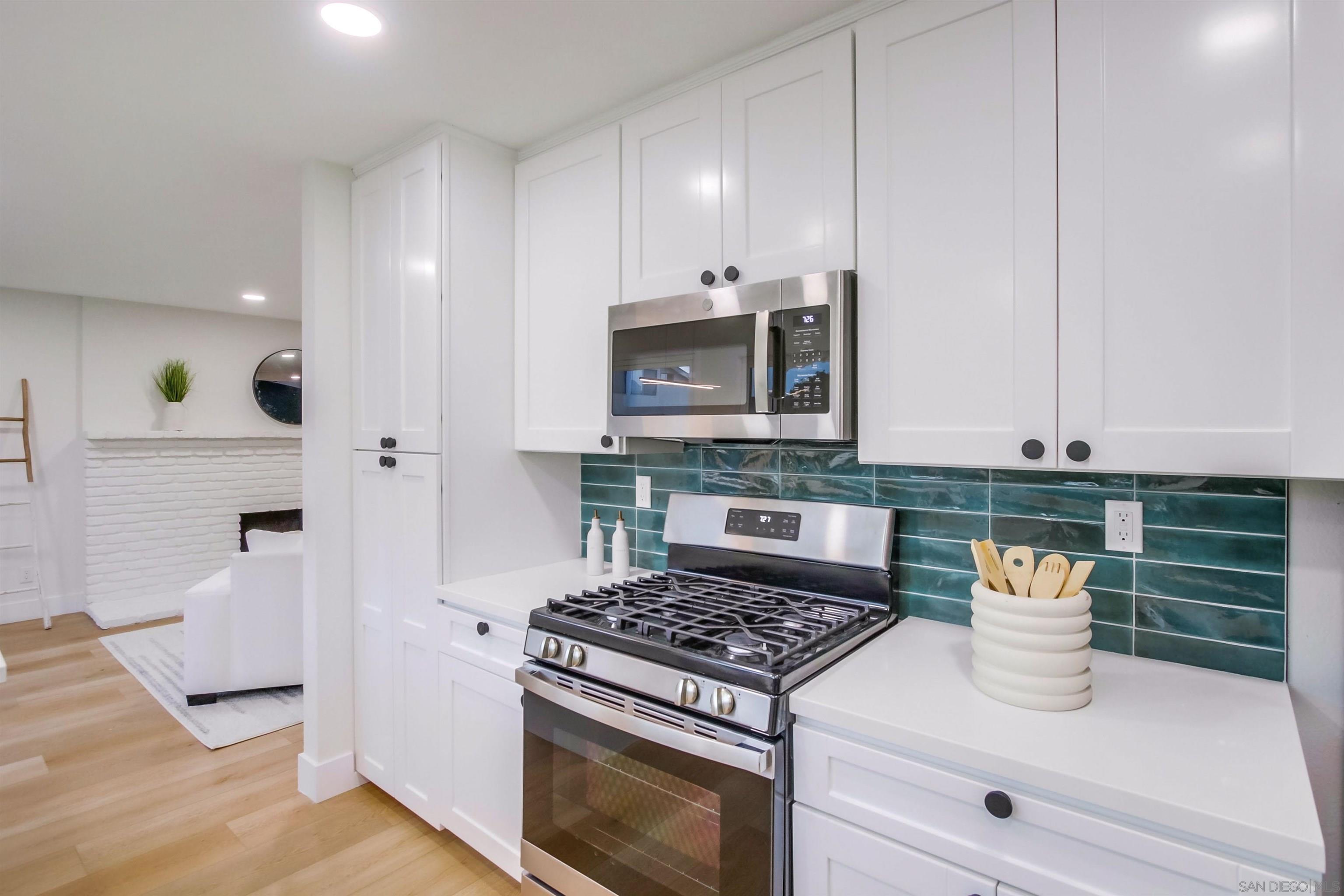 Detail Gallery Image 23 of 58 For 13856  Paseo Cardiel, San Diego,  CA 92129 - 4 Beds | 2/1 Baths