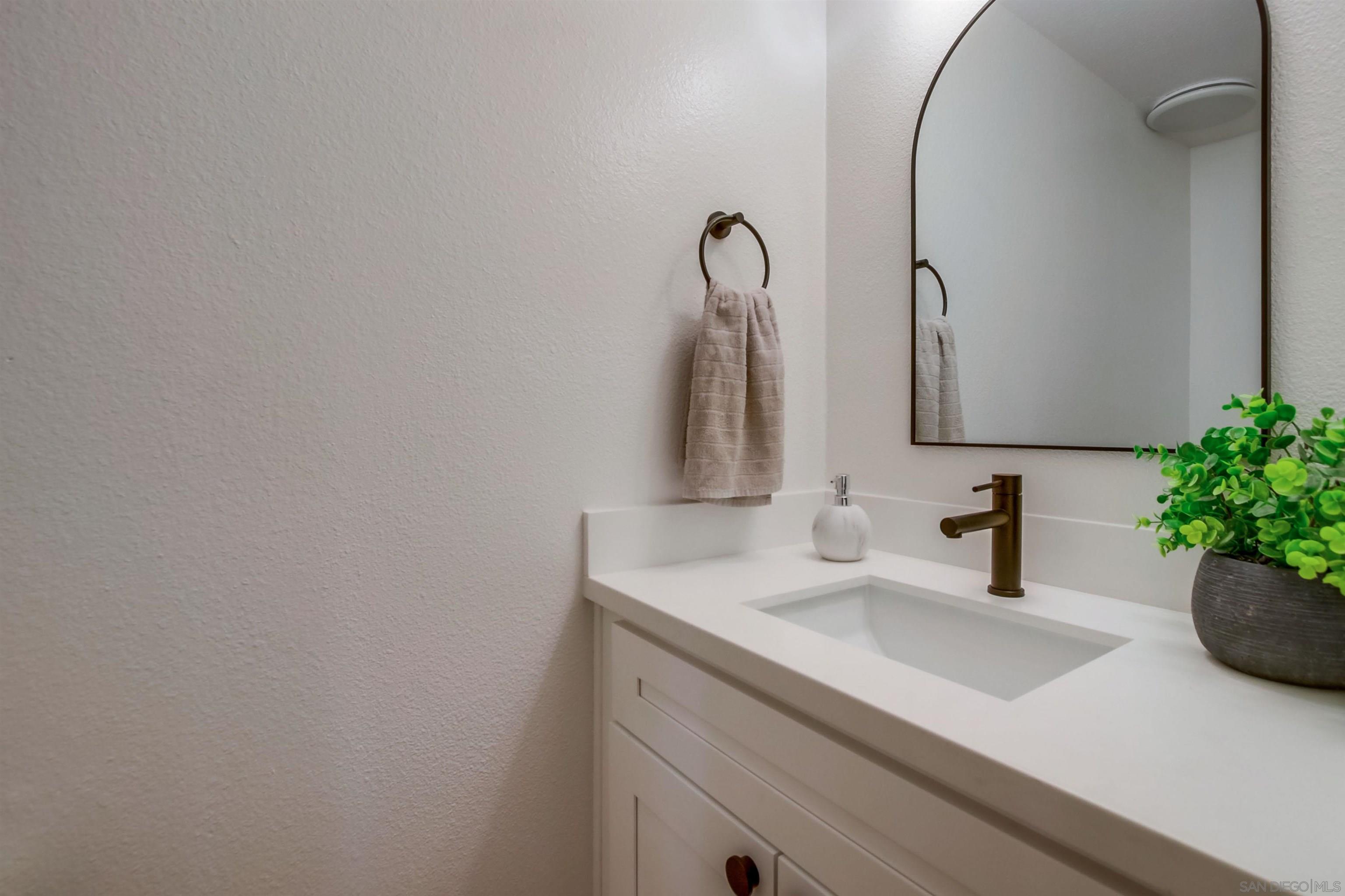 Detail Gallery Image 24 of 58 For 13856  Paseo Cardiel, San Diego,  CA 92129 - 4 Beds | 2/1 Baths