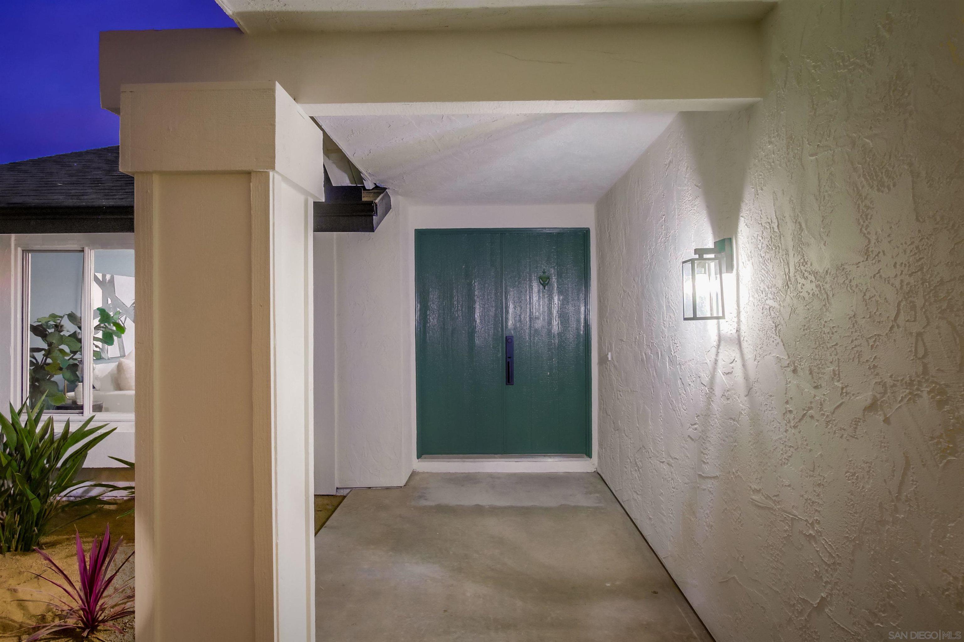 Detail Gallery Image 4 of 58 For 13856  Paseo Cardiel, San Diego,  CA 92129 - 4 Beds | 2/1 Baths