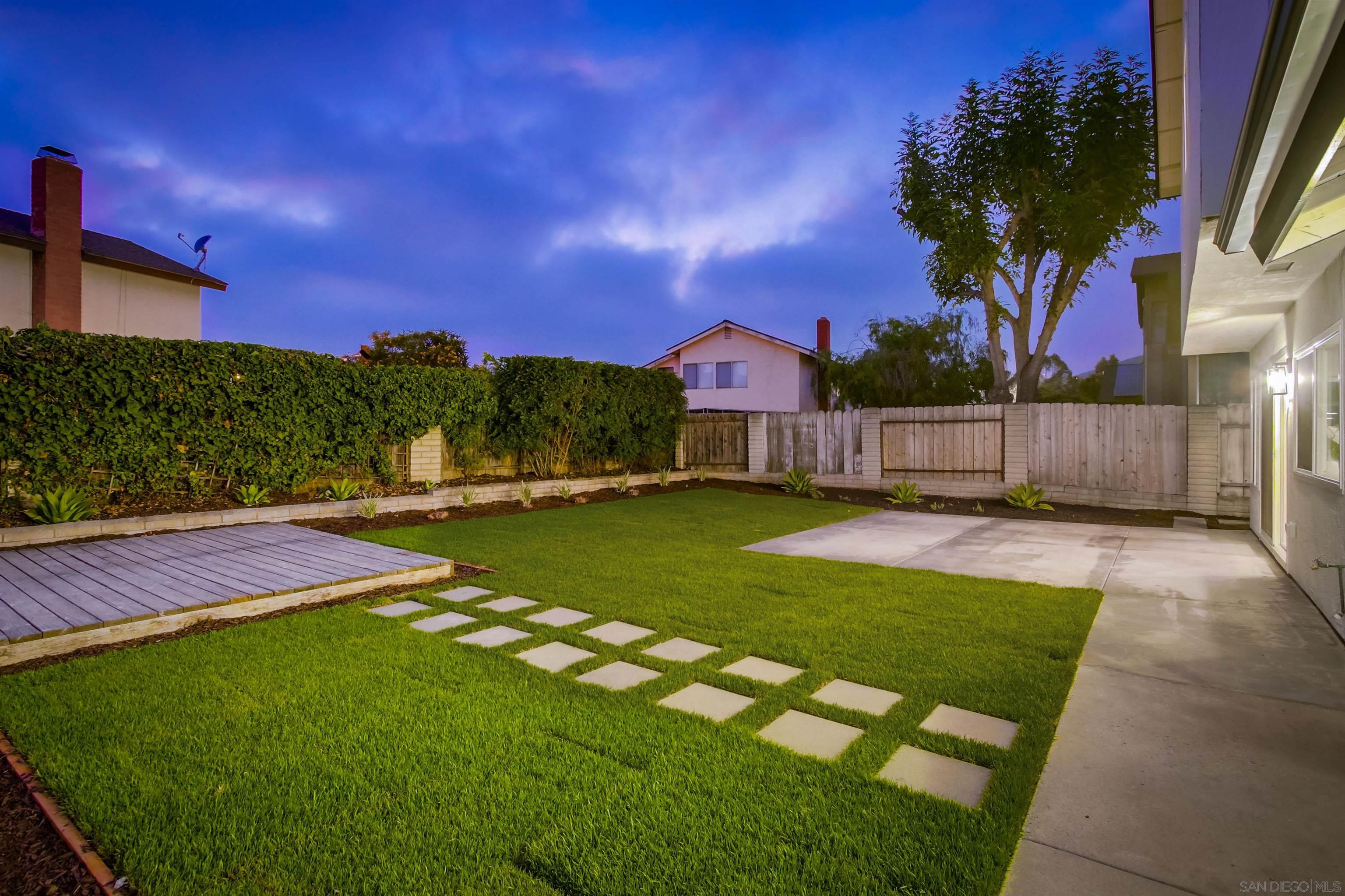 Detail Gallery Image 5 of 58 For 13856  Paseo Cardiel, San Diego,  CA 92129 - 4 Beds | 2/1 Baths